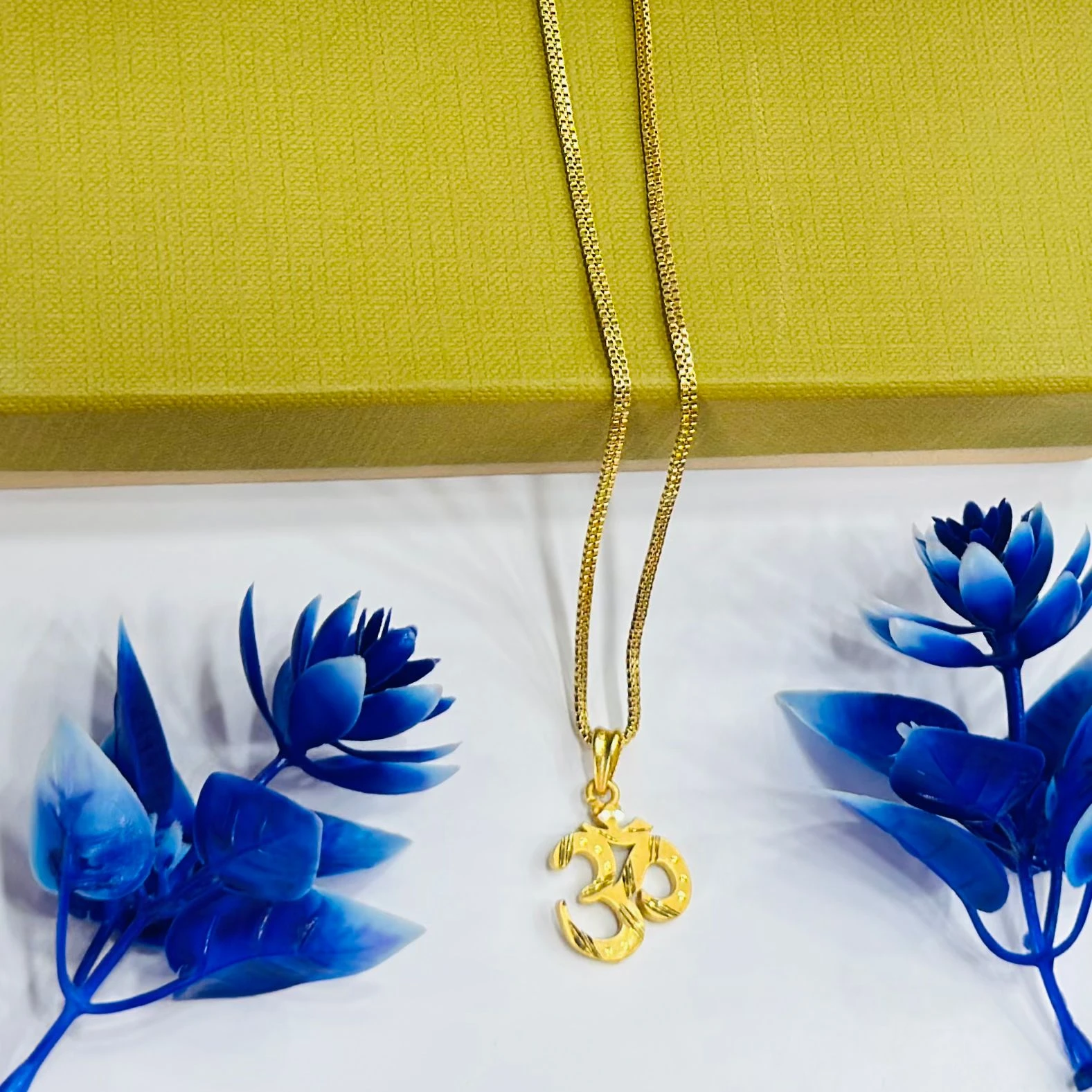 Gold plated chain and pendant for man and woman