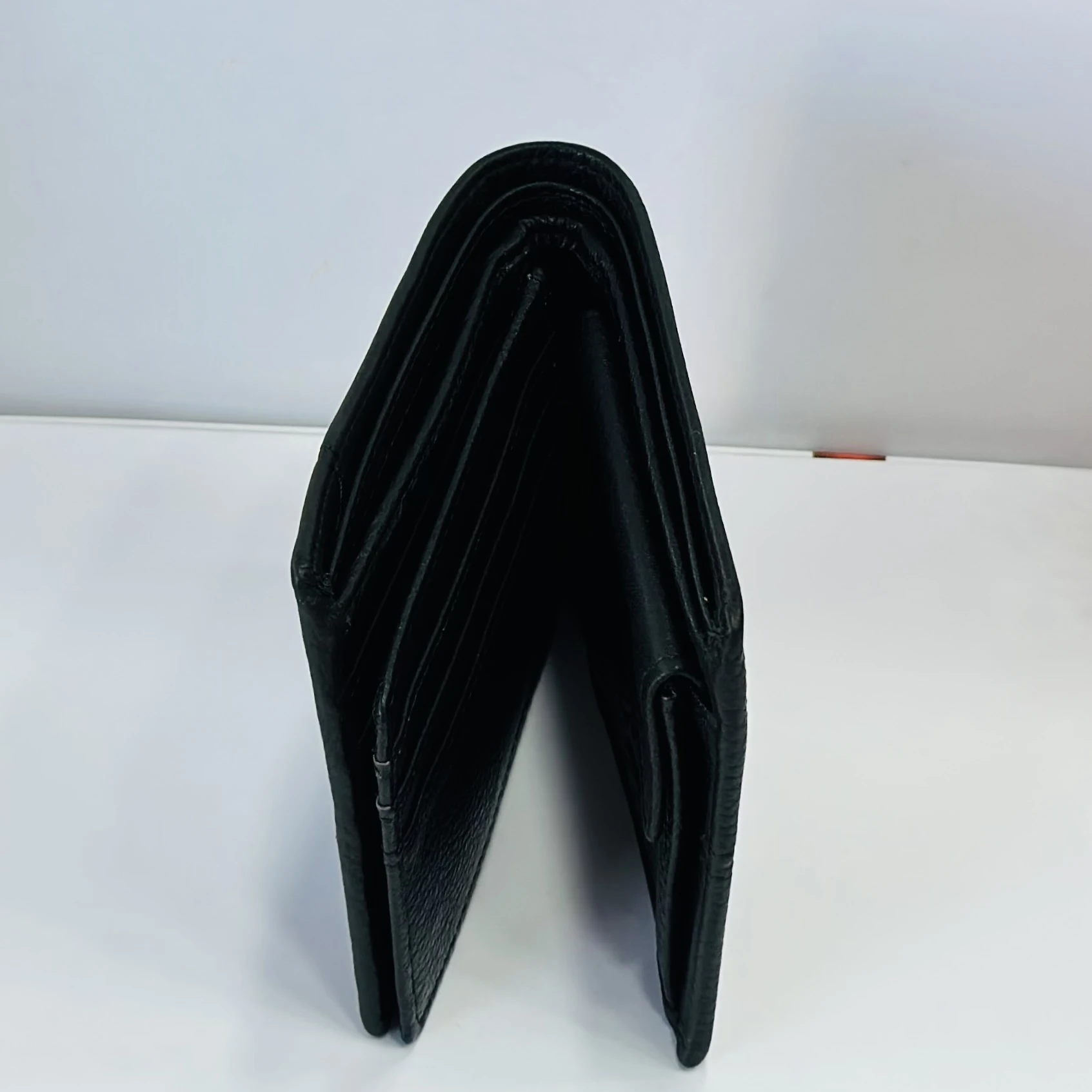 Black leather men's bifold wallet