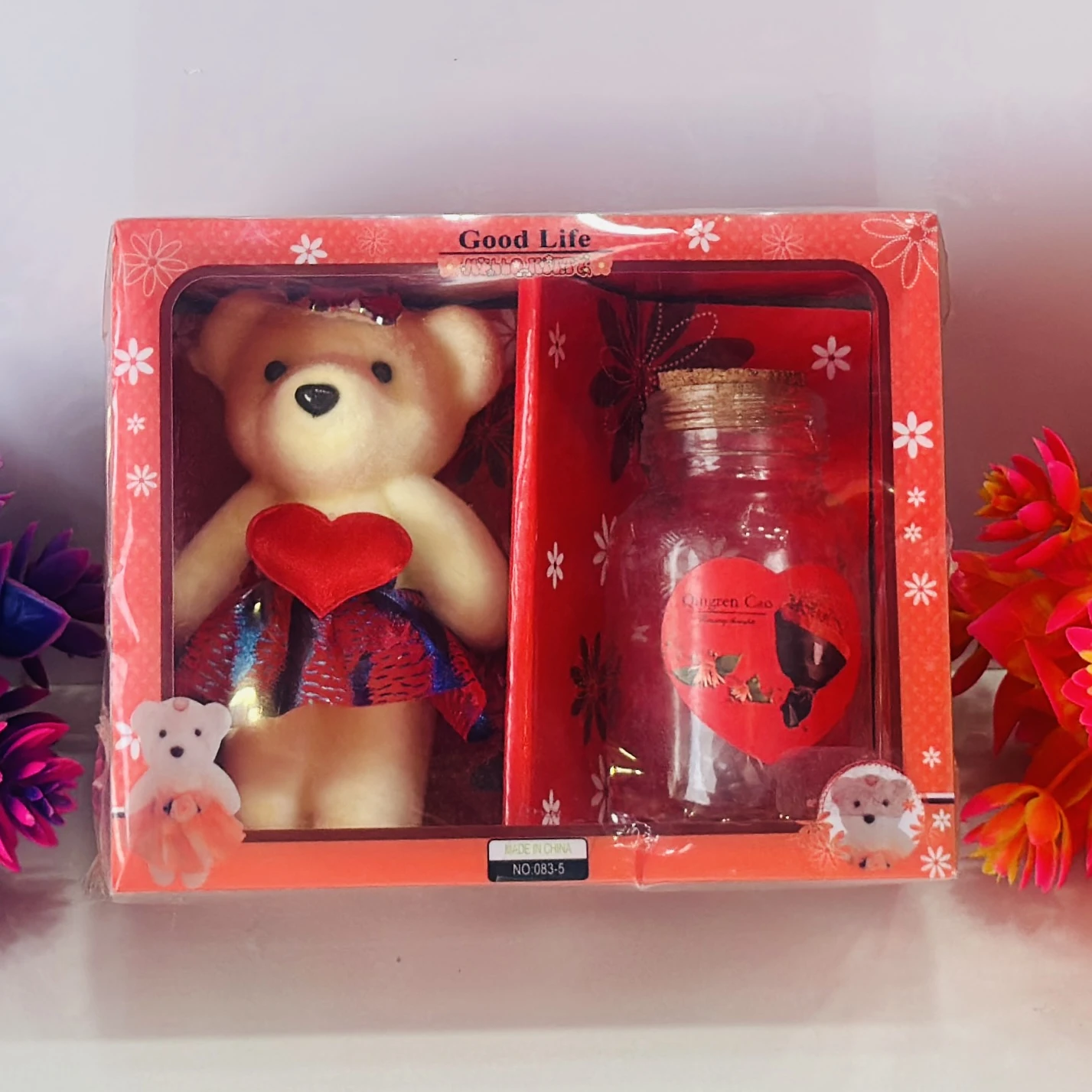 Cute Teddy Bear with love gift …. 8OCZ7E