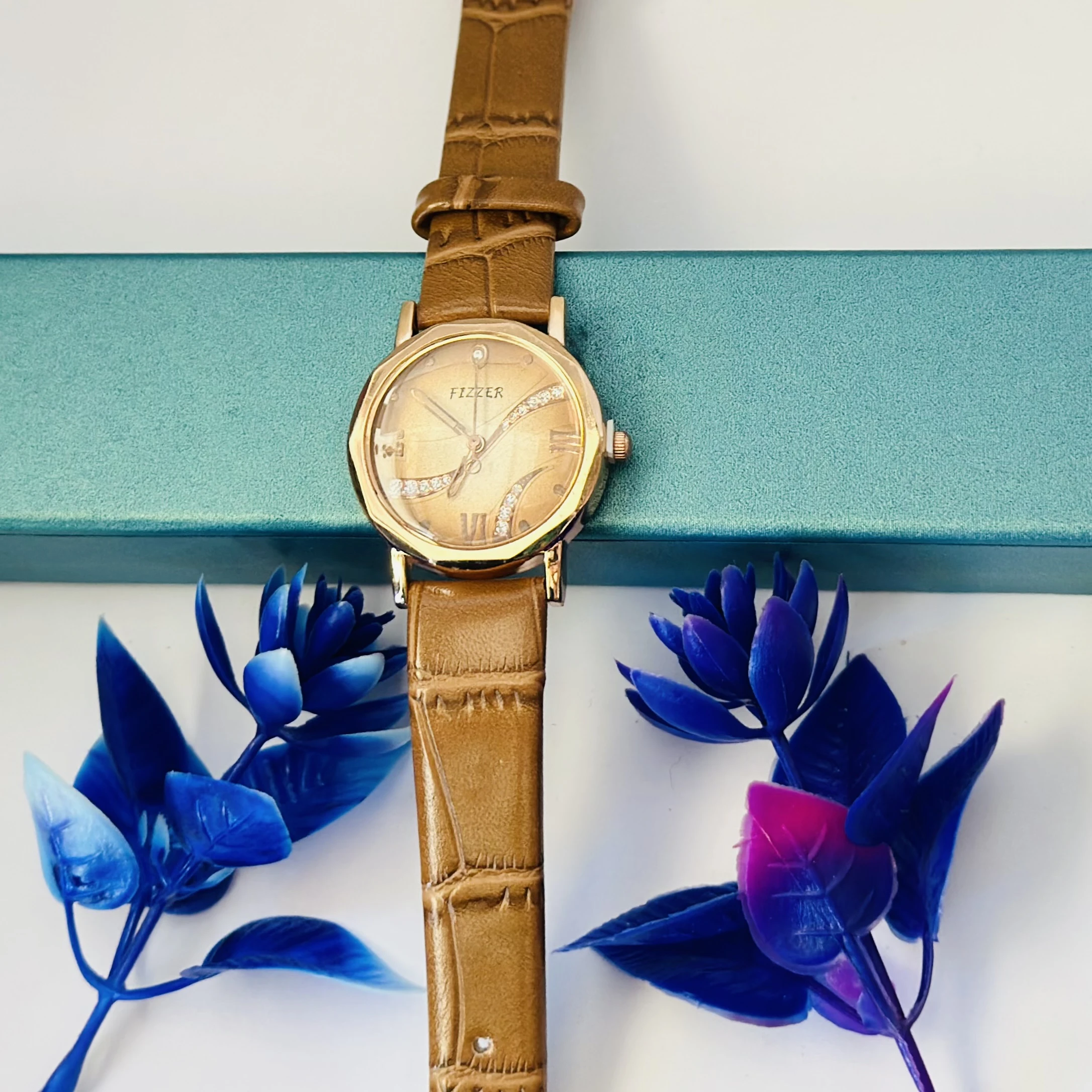 Fizzler women's analog quartz wrist watch