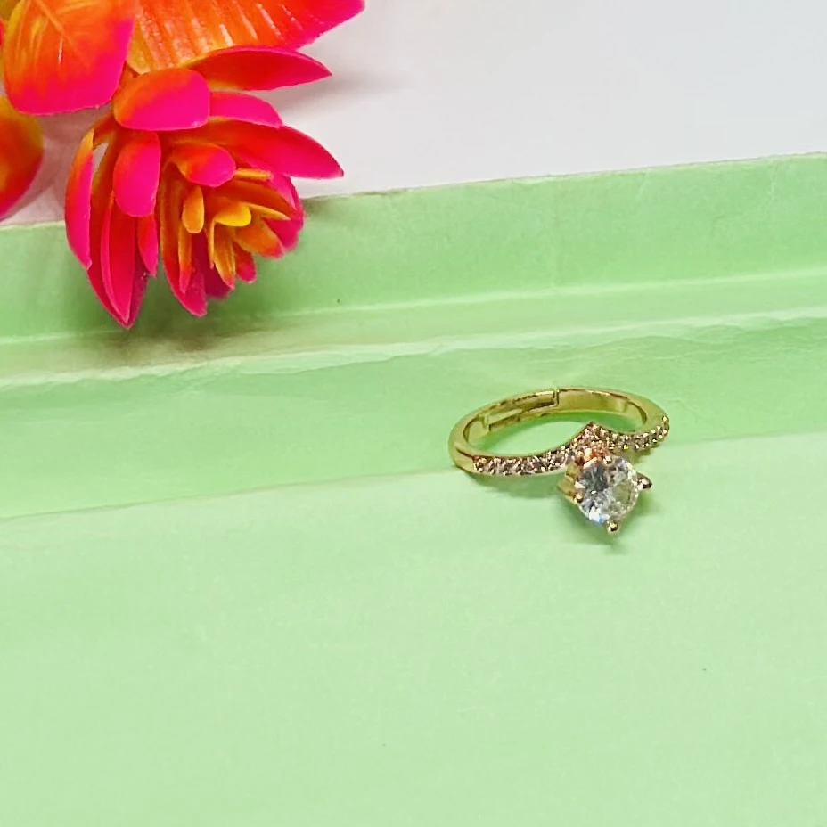 Gold plated solitaire finger ring