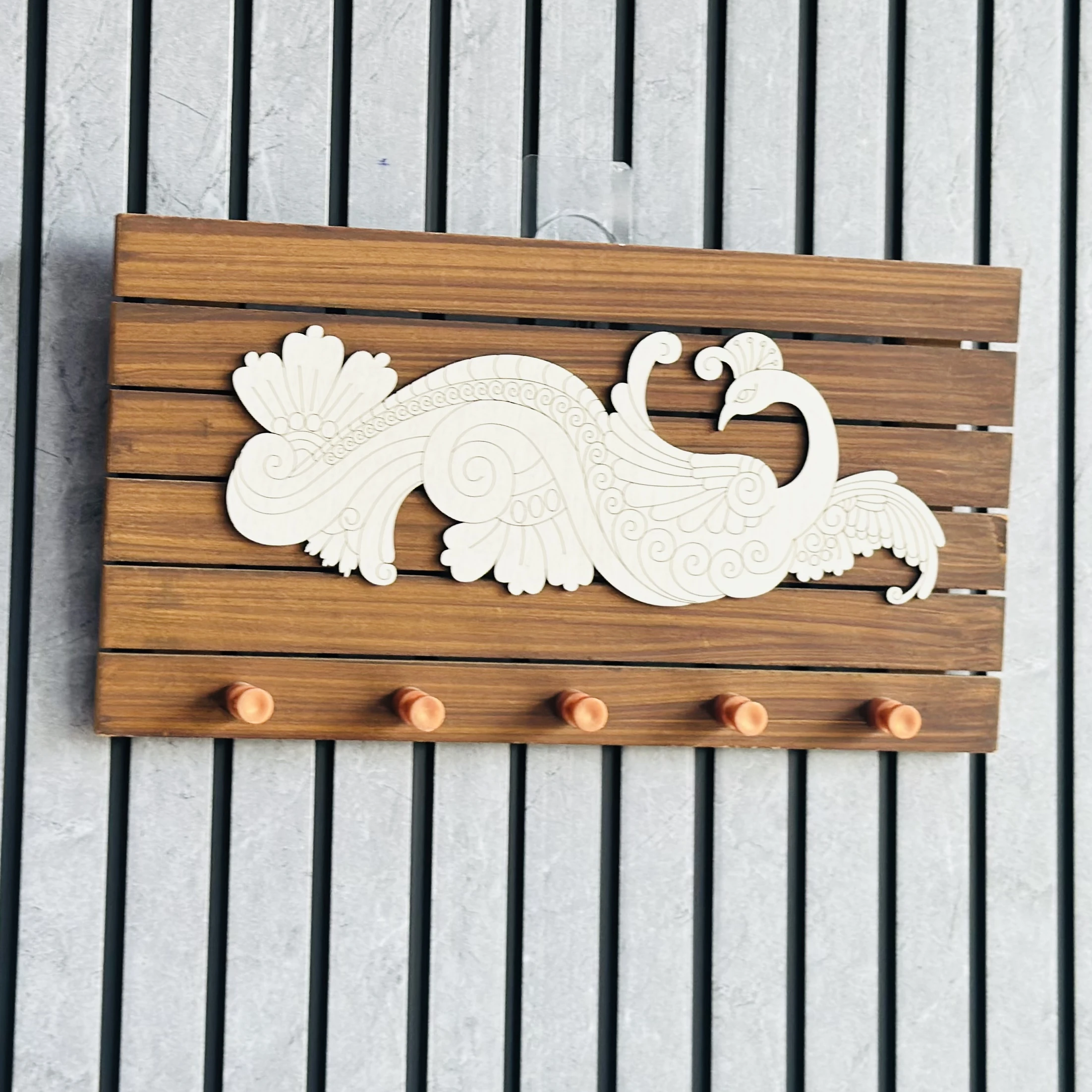 Wooden key holder (SKU-3T5VTV)