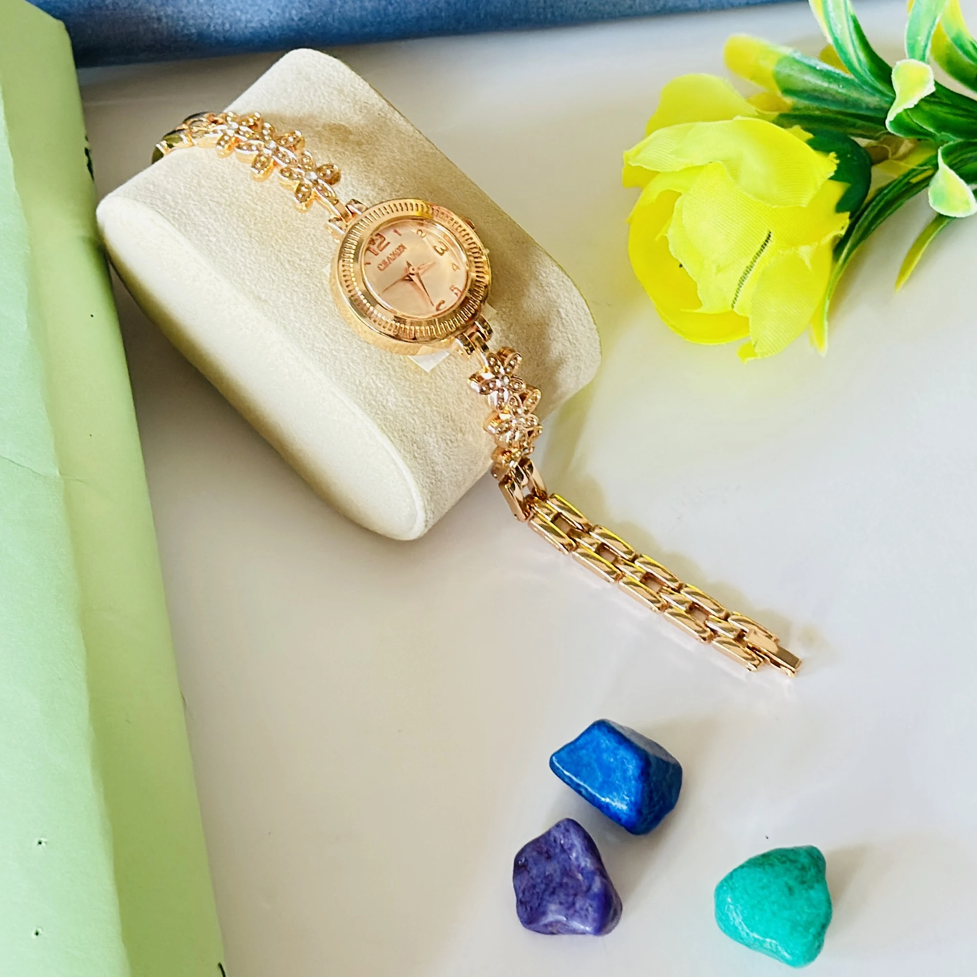 Analogue watch for girls