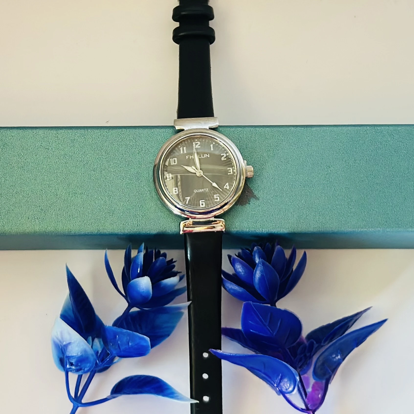 Black FHLUN quartz analog watch