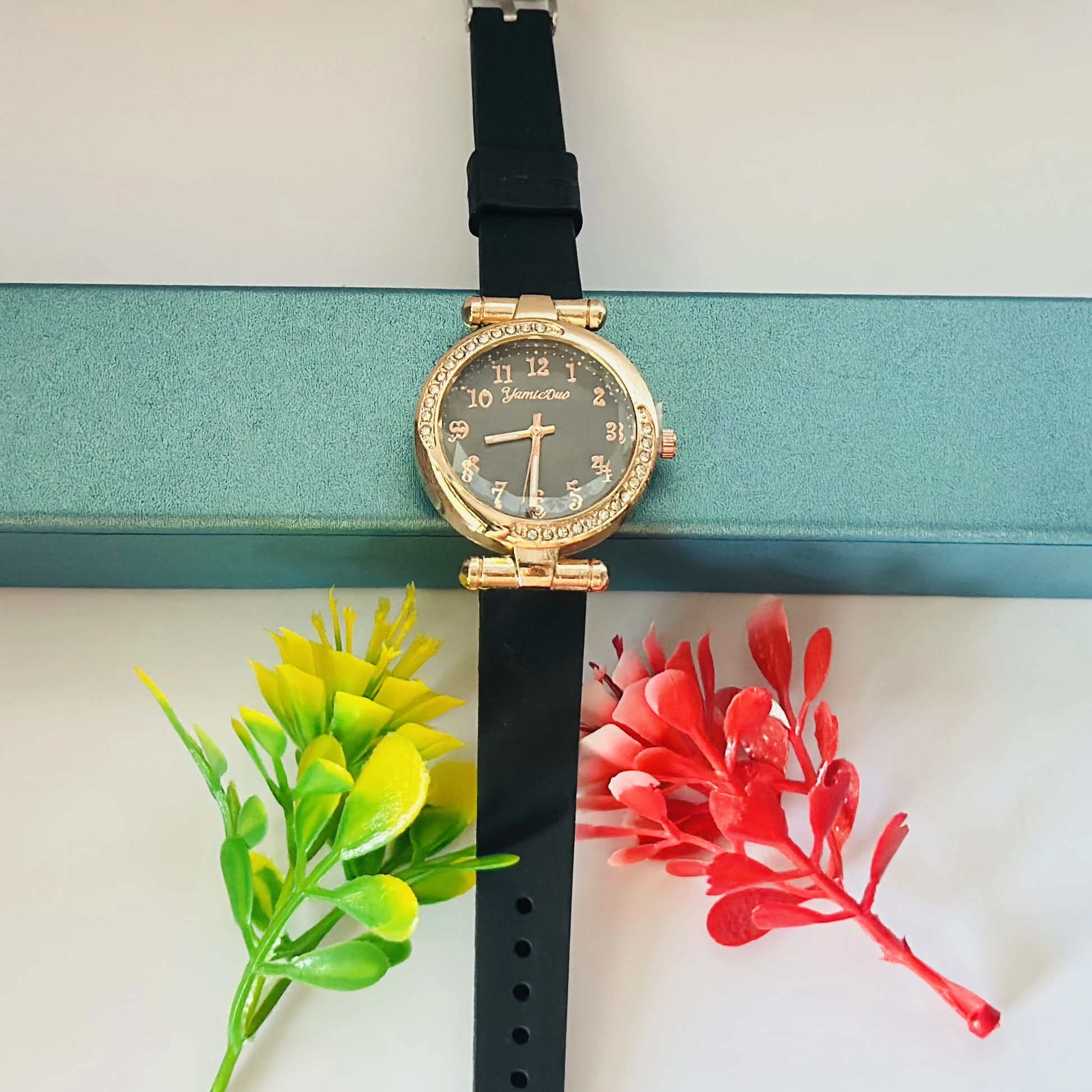 Black women's analog watch