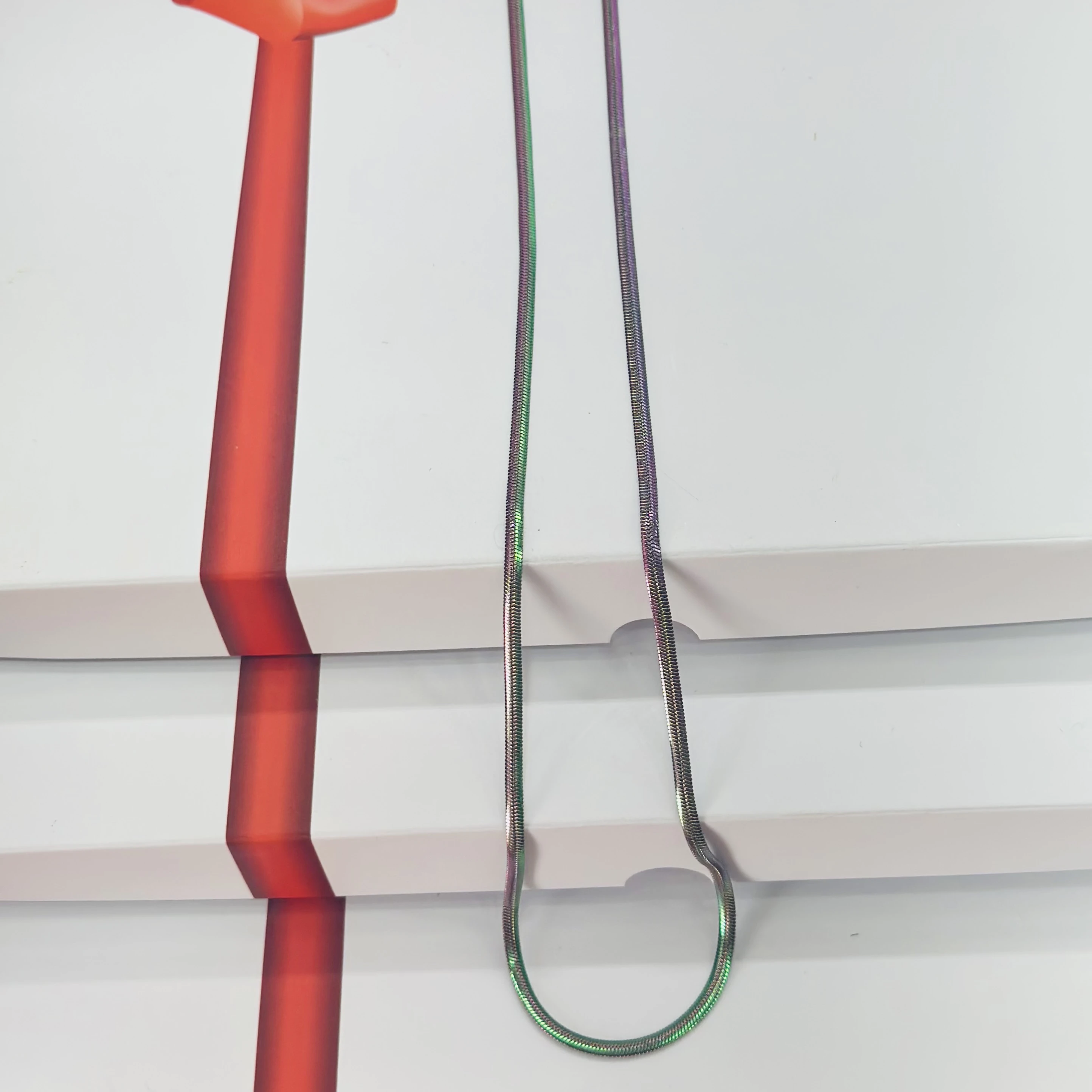 stainless steel multicolor shade link chain.