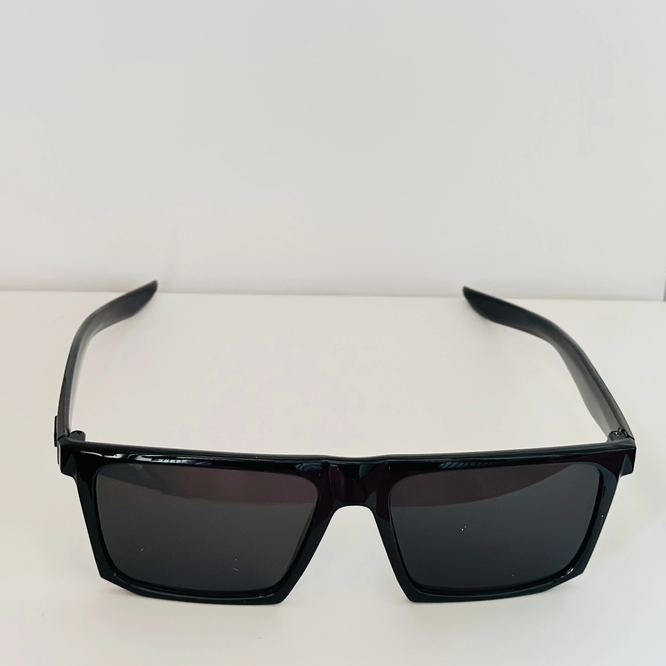 Black square sunglasses