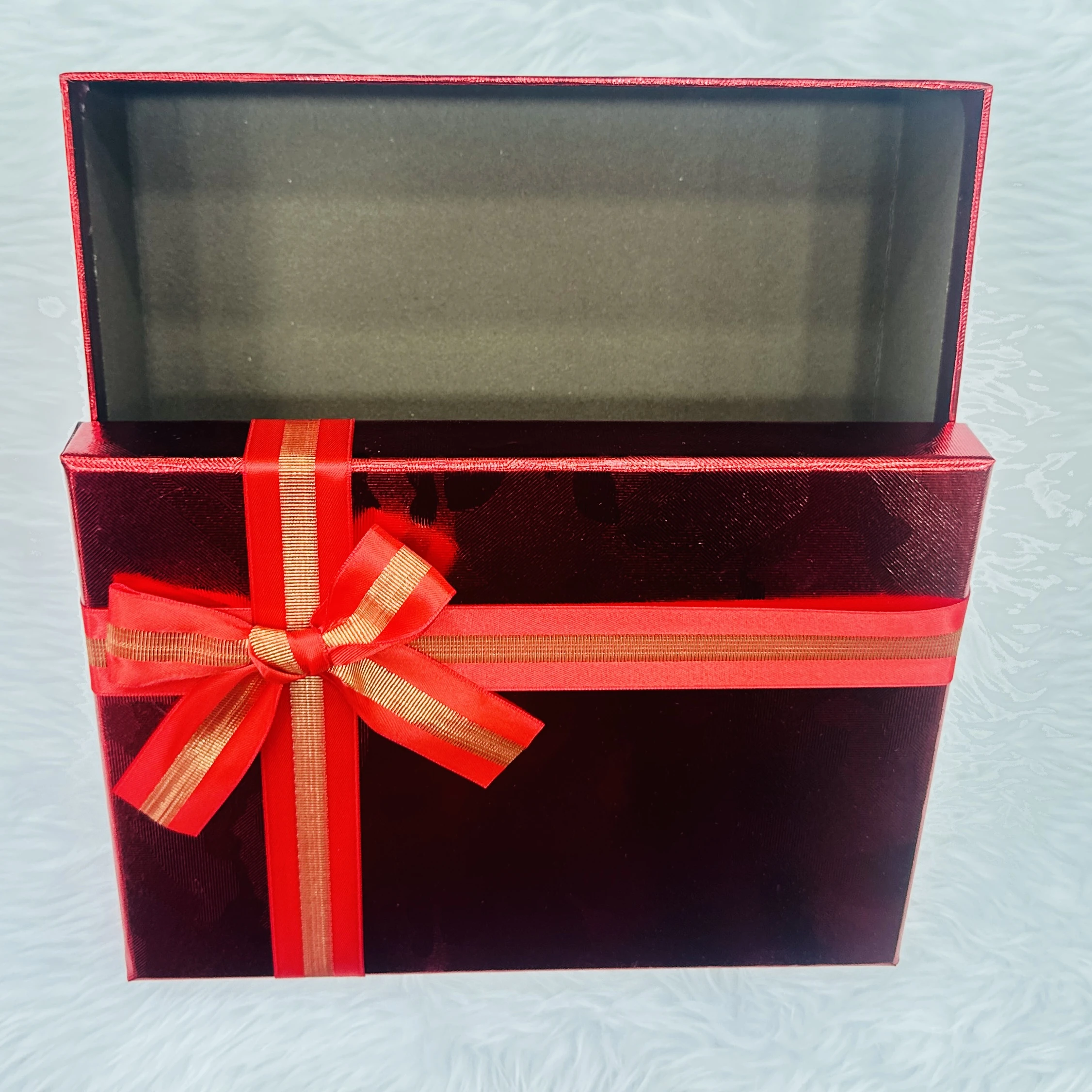 Red Gift Box (Size 9/7)