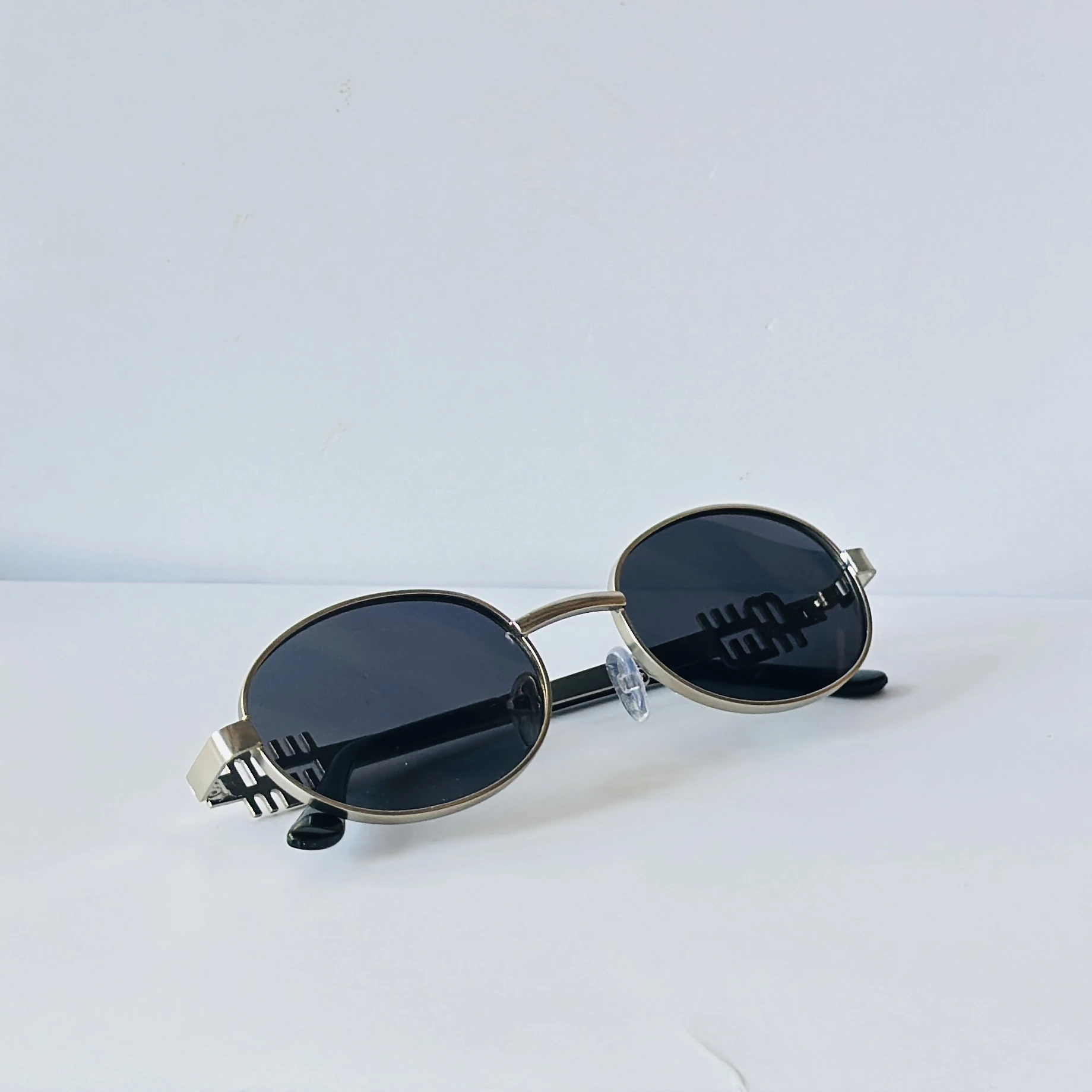 Glasses are a pair oval-framed sunglasses