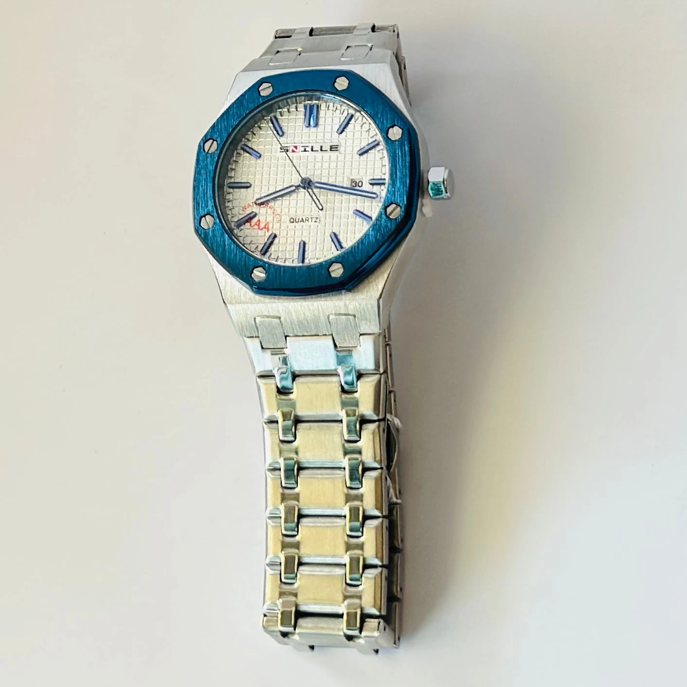 Snille's stylish men's metal chain watches