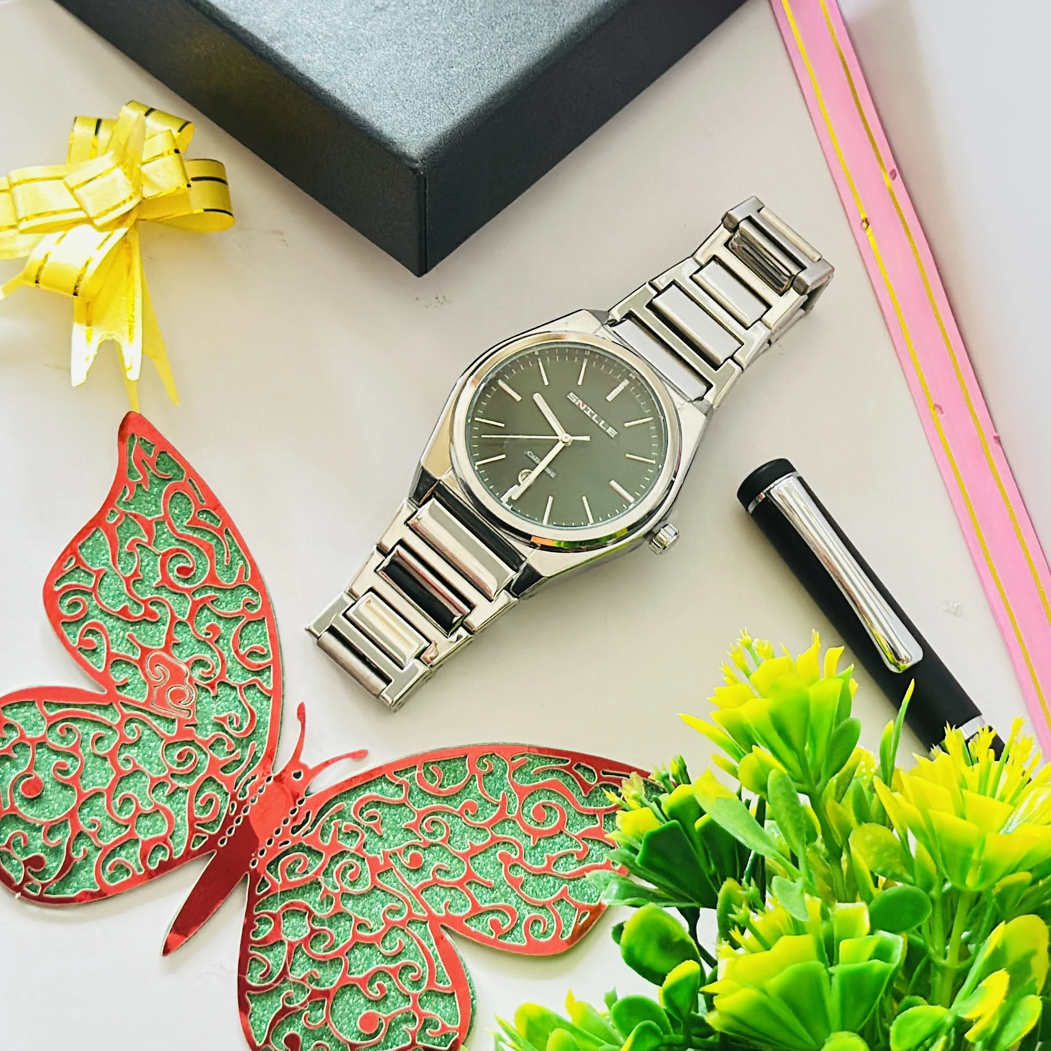 Snille brand analog wristwatch