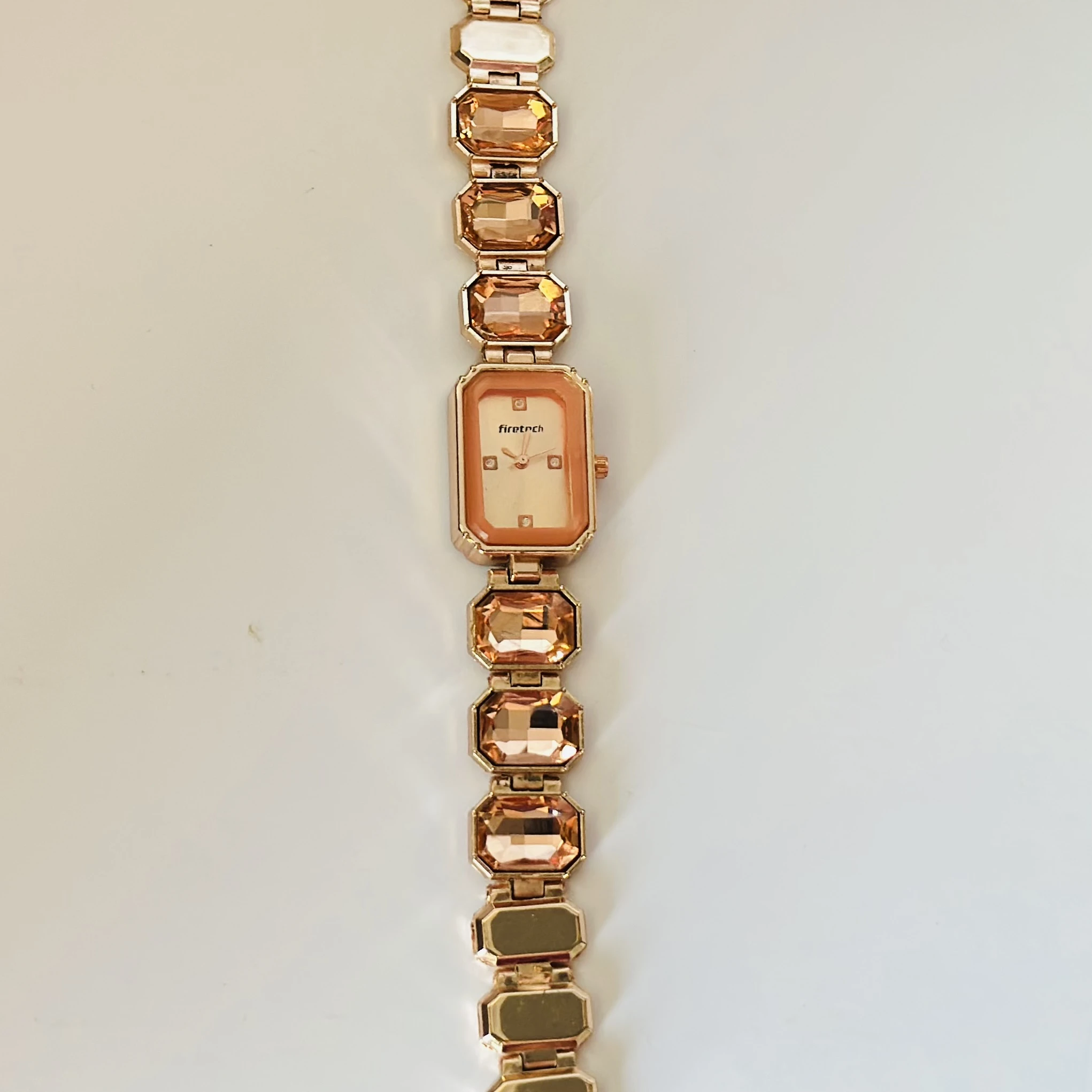 Analog quartz watch for women