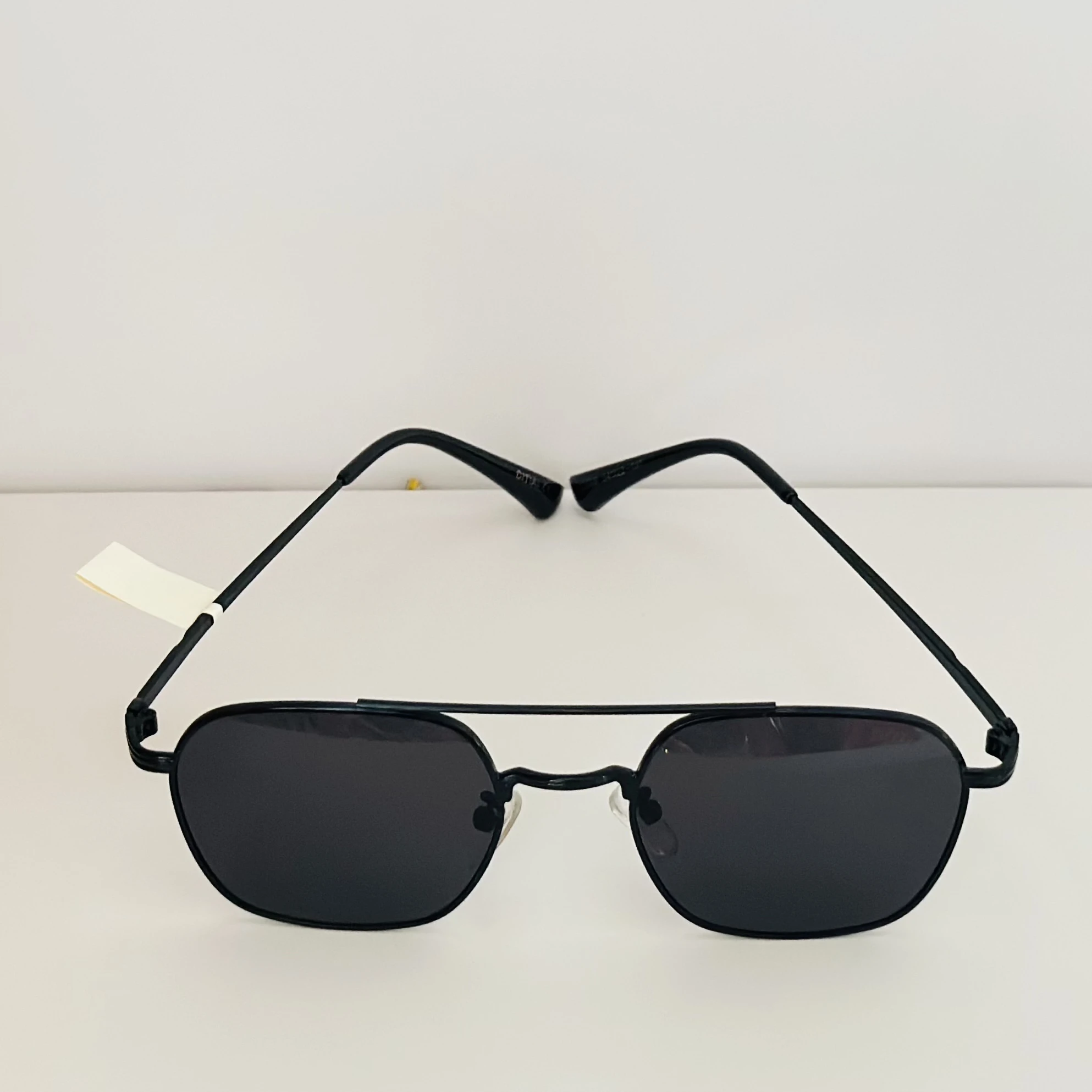 Tommy Hilfiger TH 1671/S sunglasses in black with grey lenses.