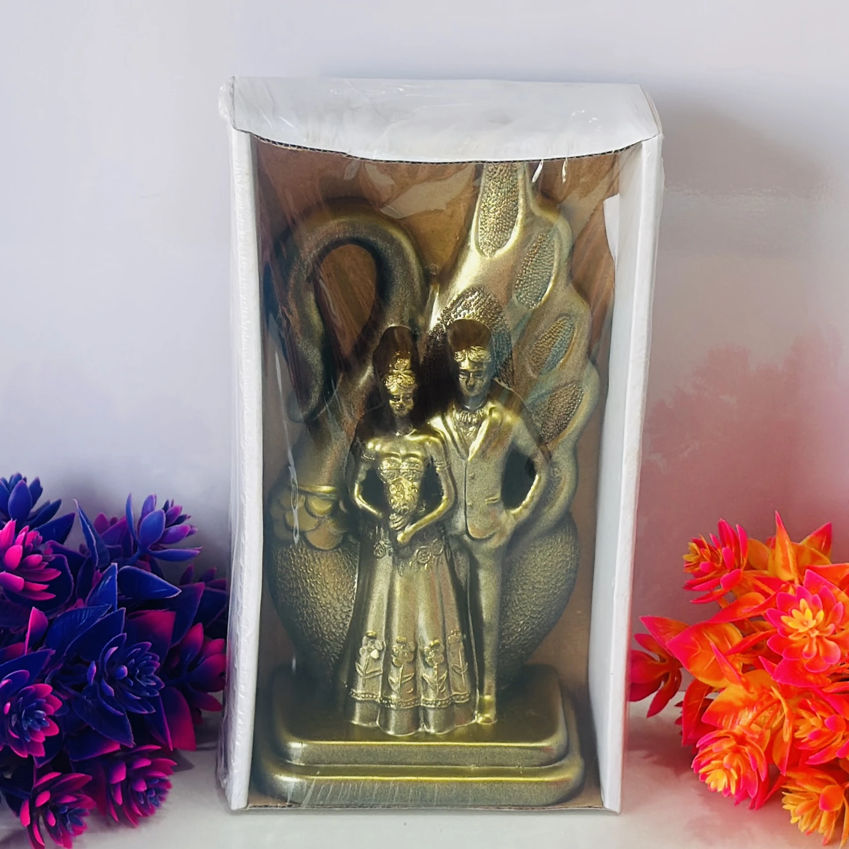 polyresin love couple showpiece statue