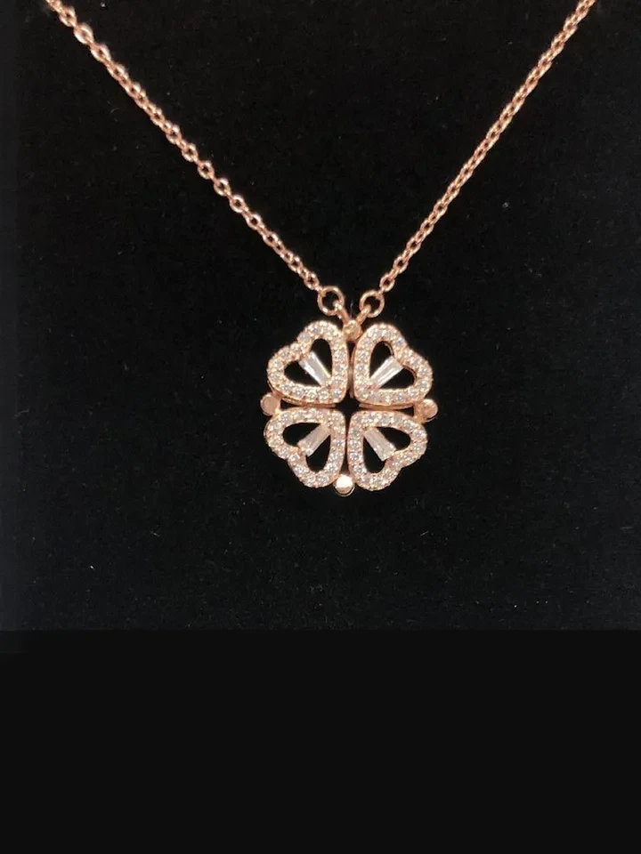 Rose gold-plated magnetic four-leaf clover heart pendant necklace.