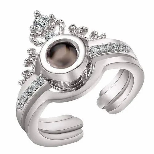 an adjustable silver-plated crown projection ring