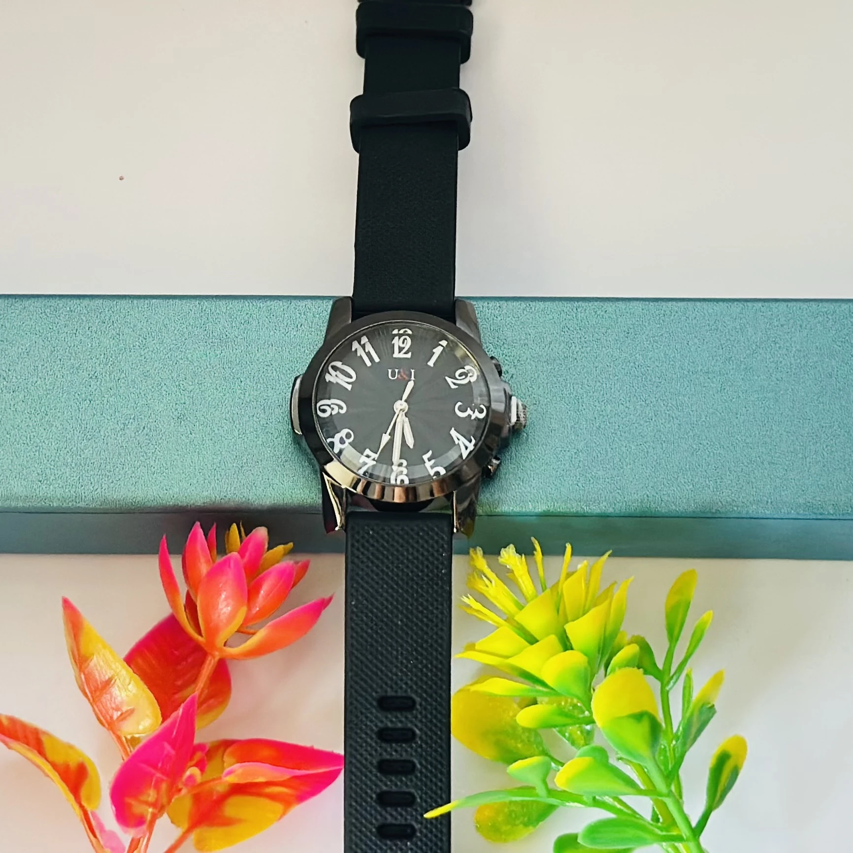 fashionable women's quartz watch