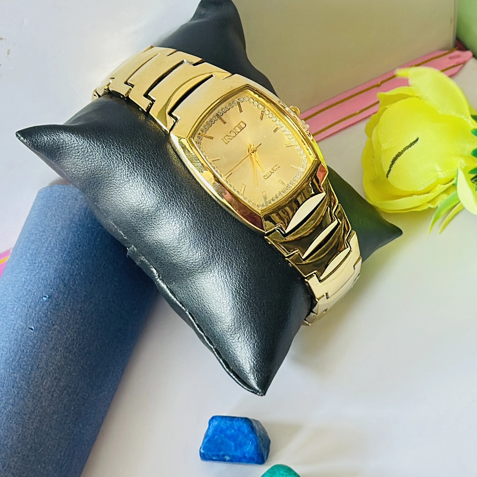 Analogue watch