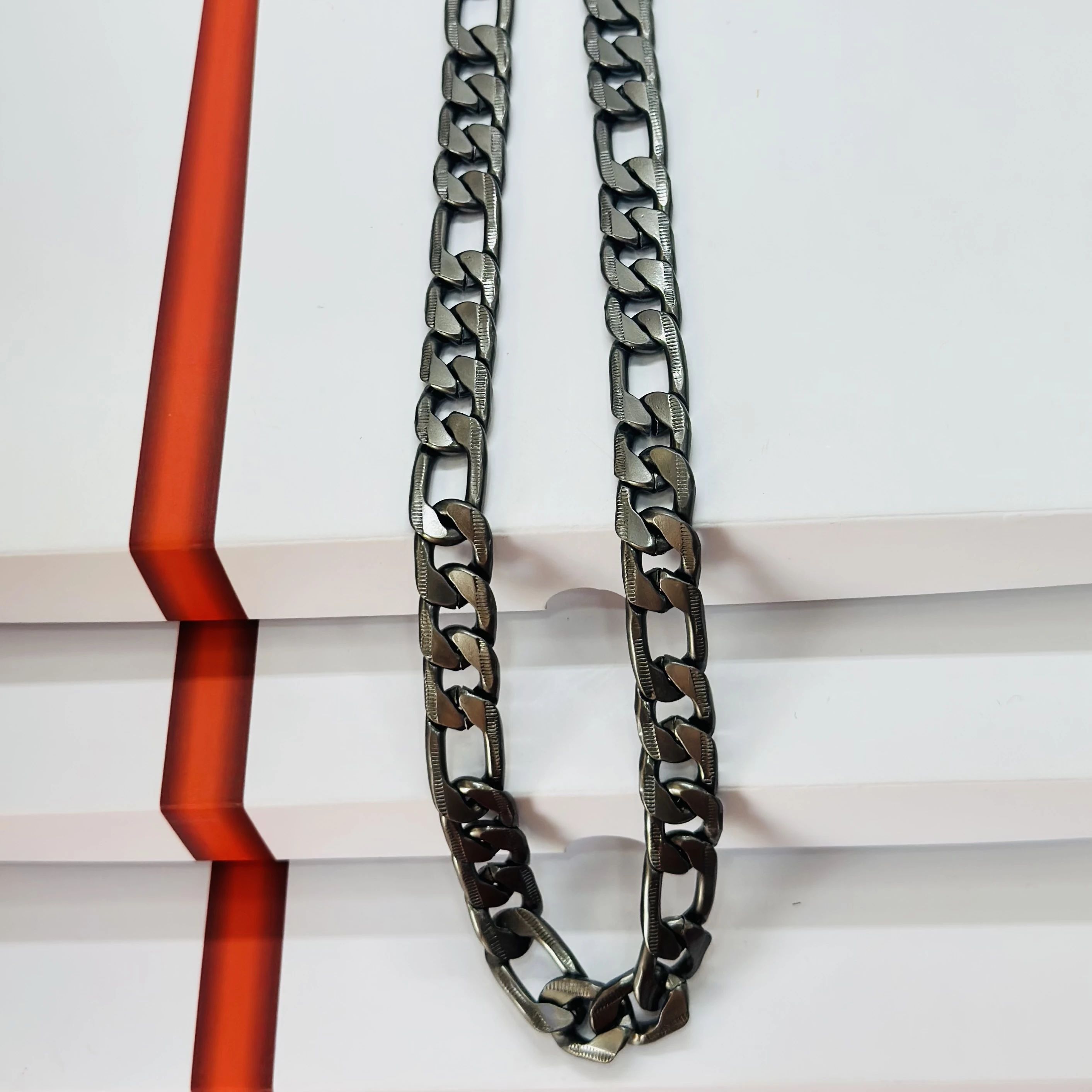 Black or grey aluminum curb chain