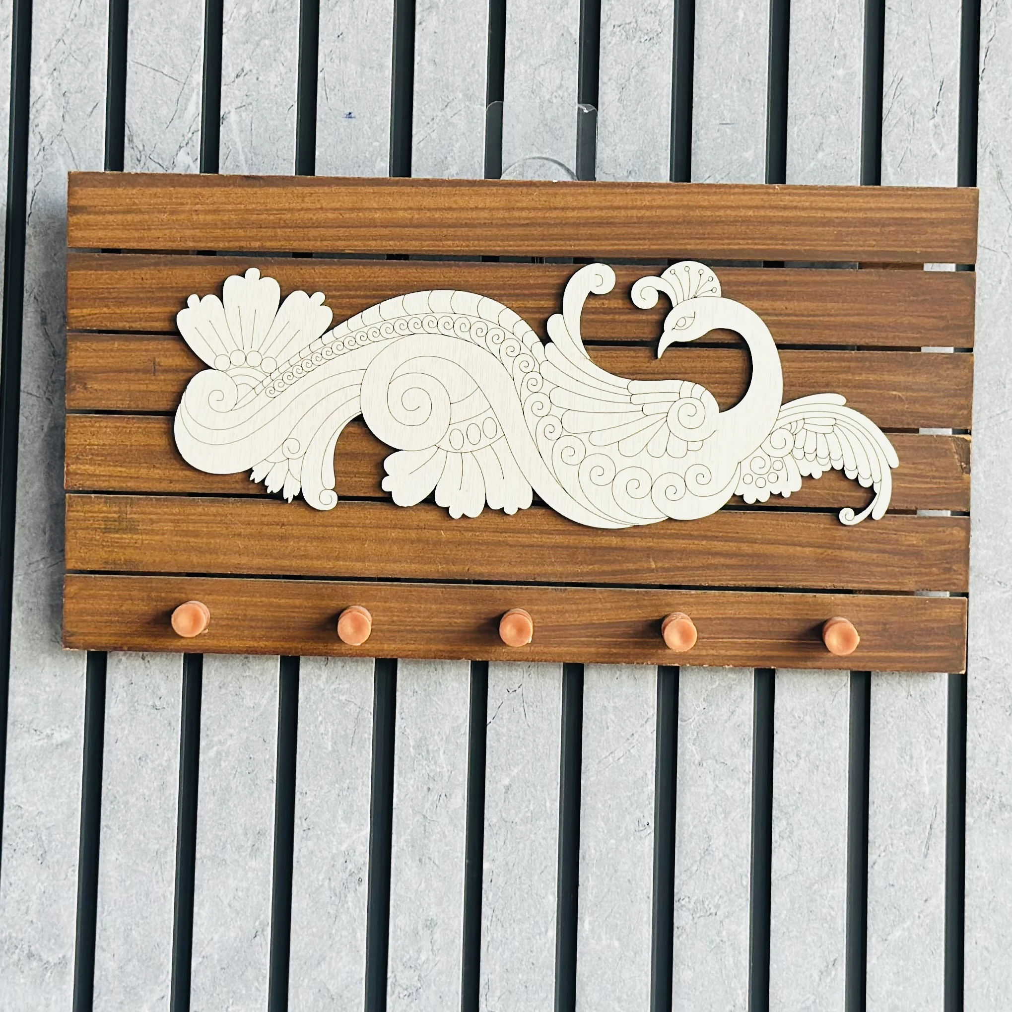 Wooden key holder (SKU-3T5VTV)