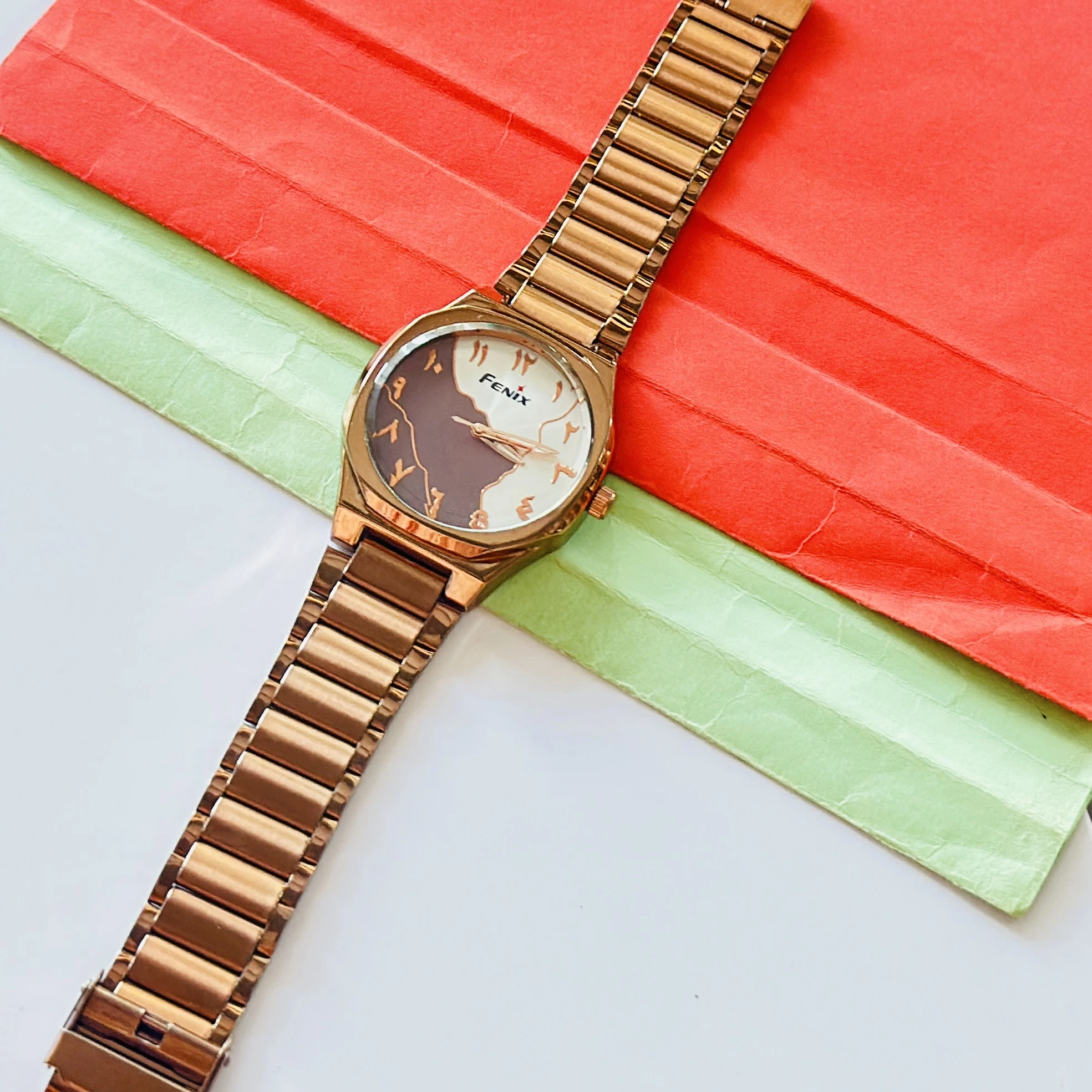 Rose  gold-toned analog watch
