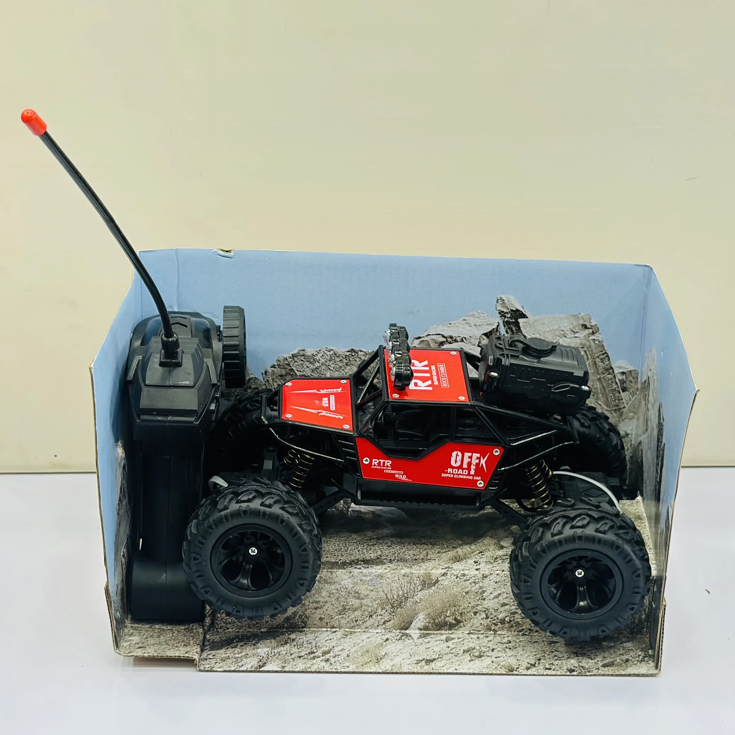 Toybei Rock Crawler 1:18 scale remote control car.