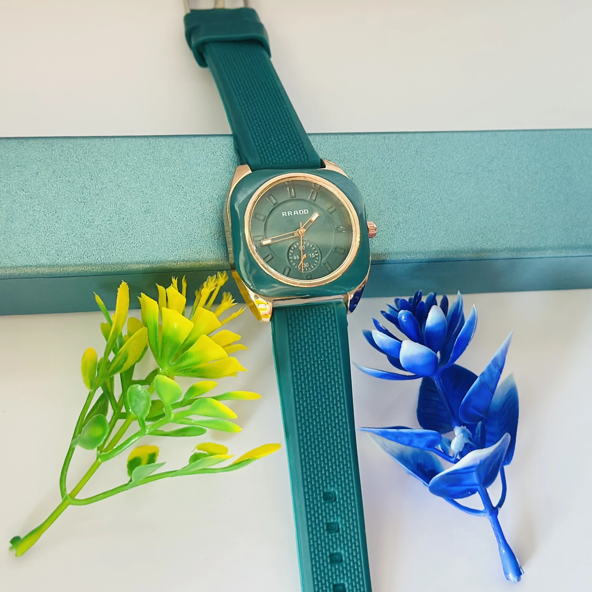 Quartz analog watch for women.