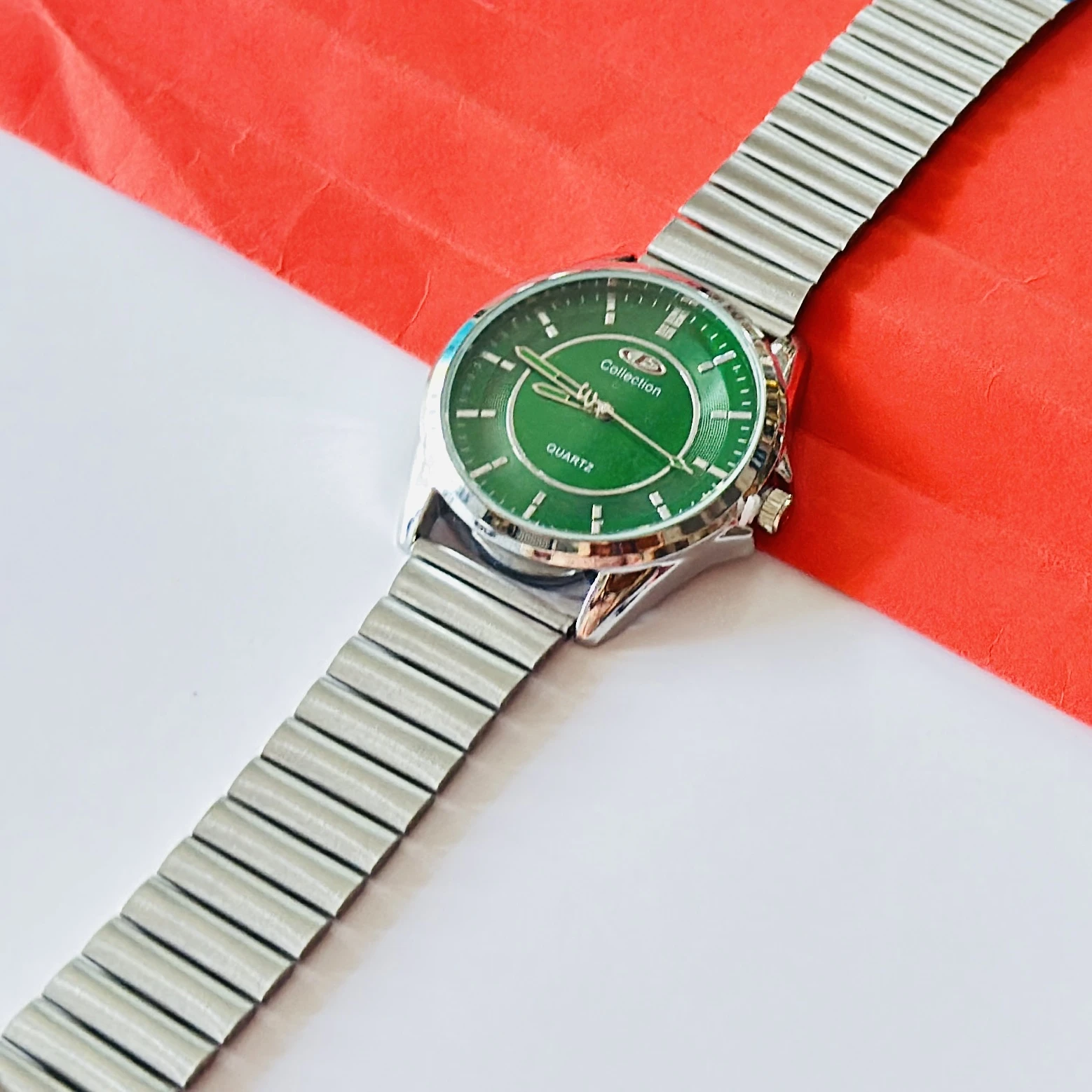 Quartz analog watch