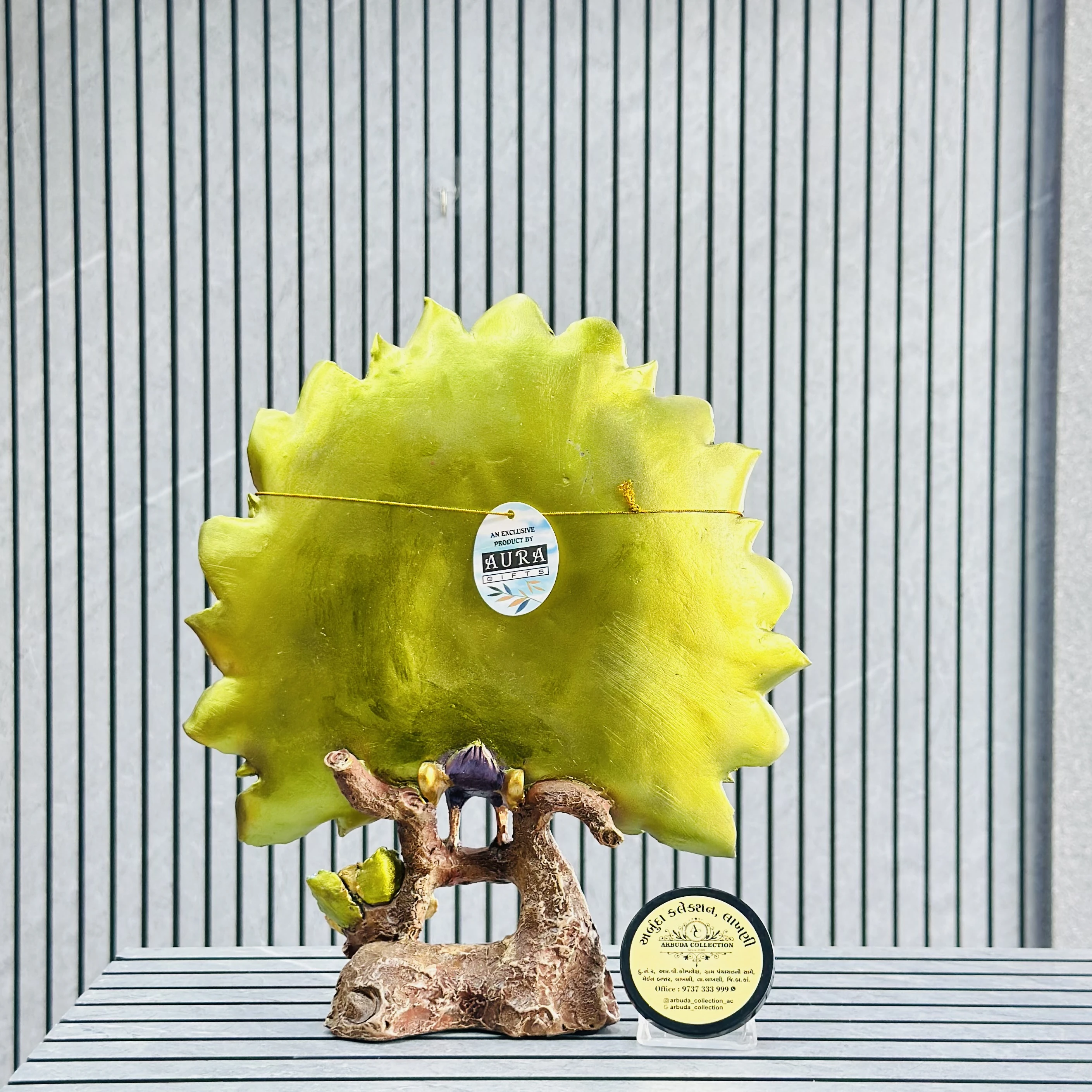 Peacock pride showpiece