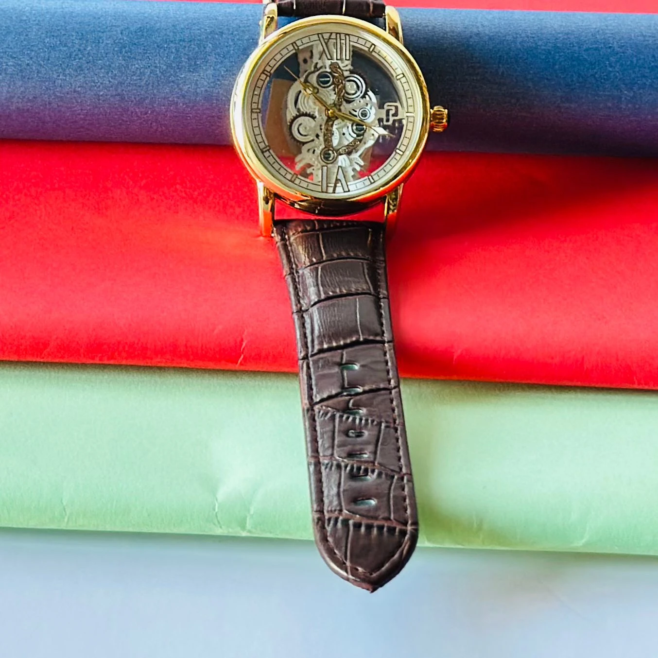 Man’s analog watch