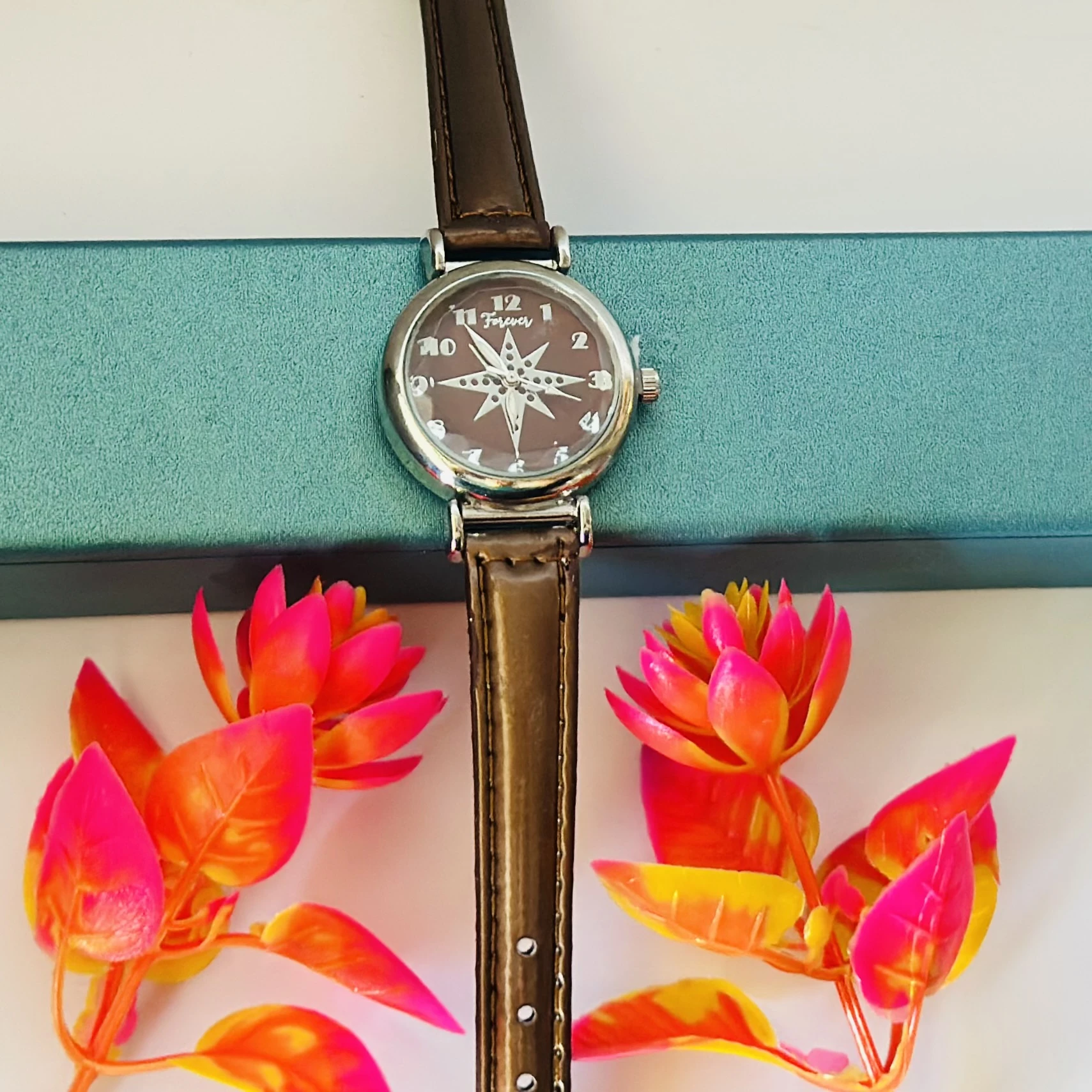 Quartz analog watches