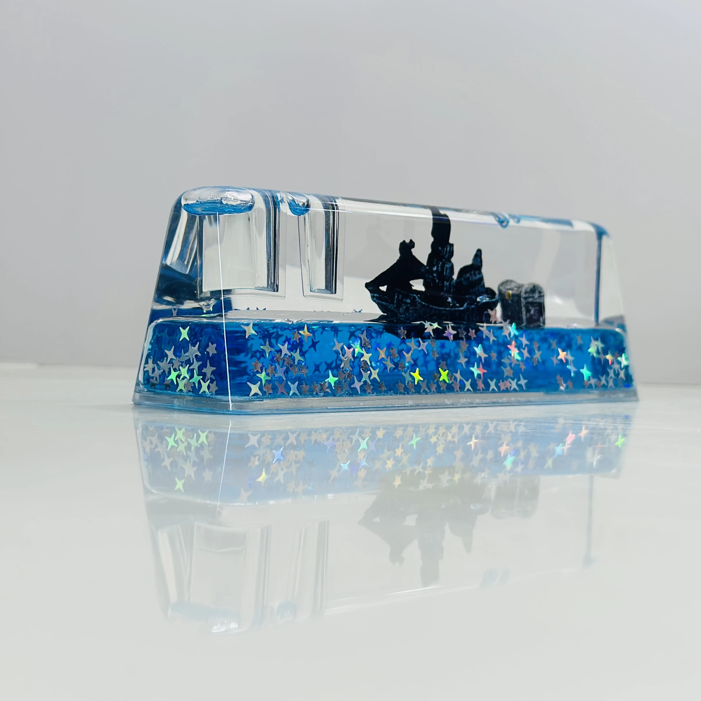 Floating Ship with Pen stand(SKU-5HUI85)