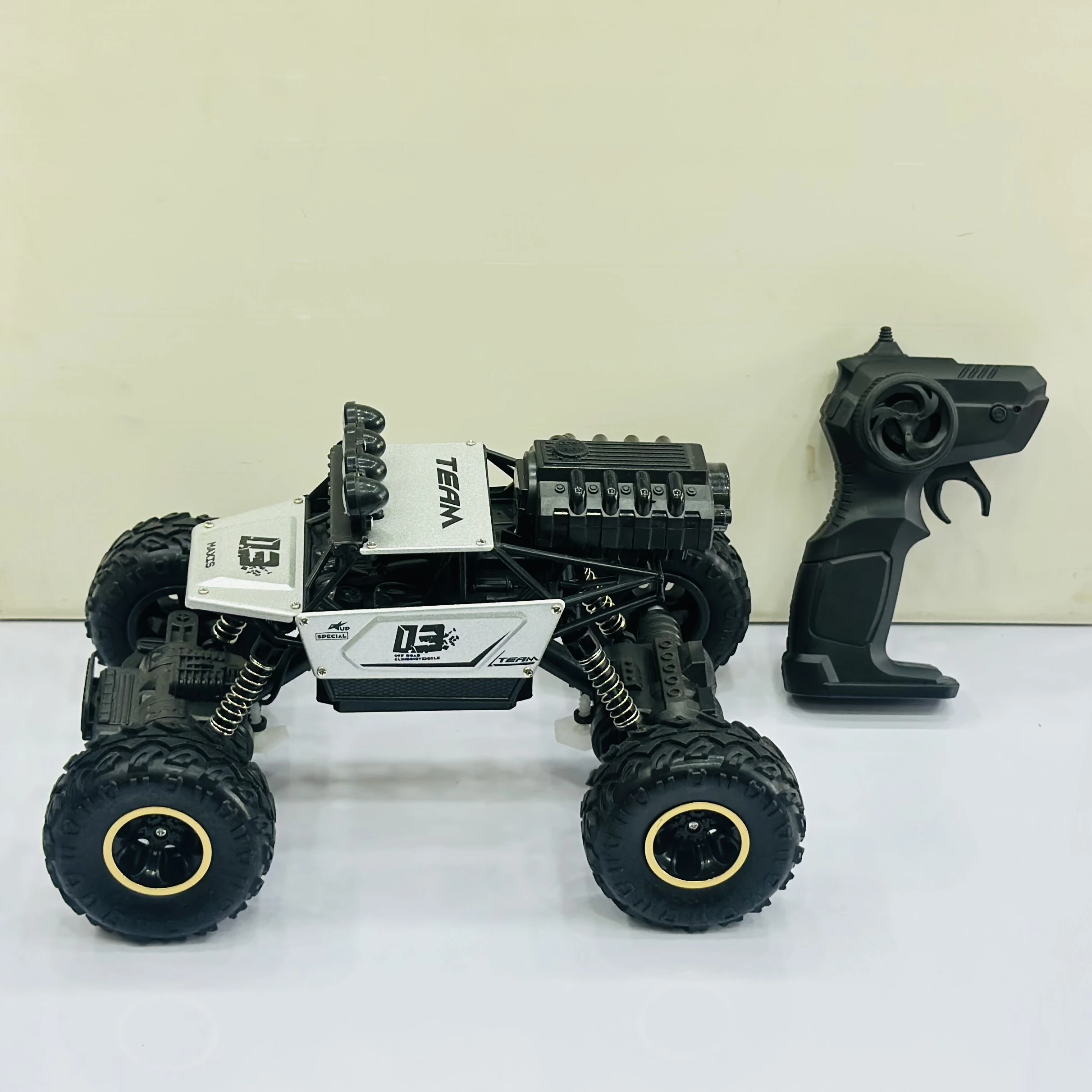 Toybei Rock Crawler Alloy Material 1:16 Scale remote control monster truck.