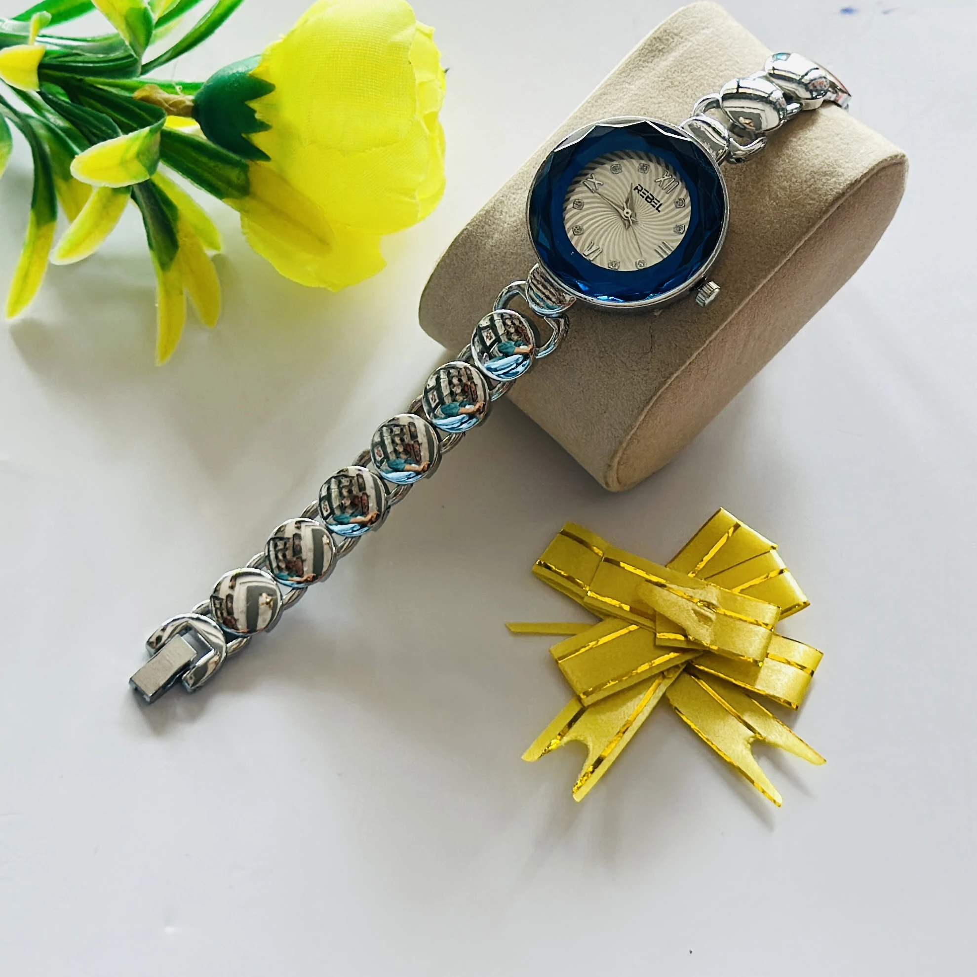 Stylist ladies' quartz analog watch