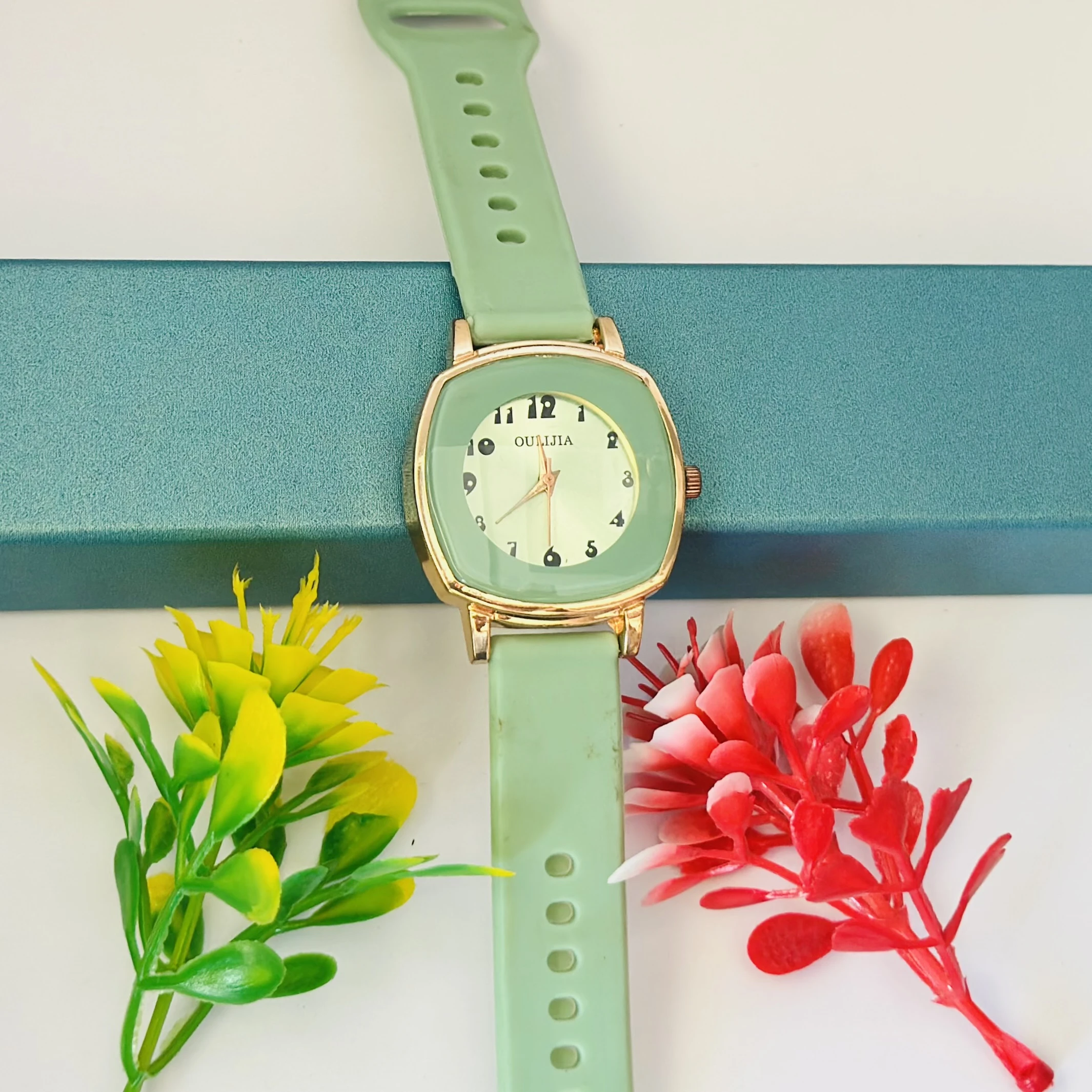 Ladies fashion watch