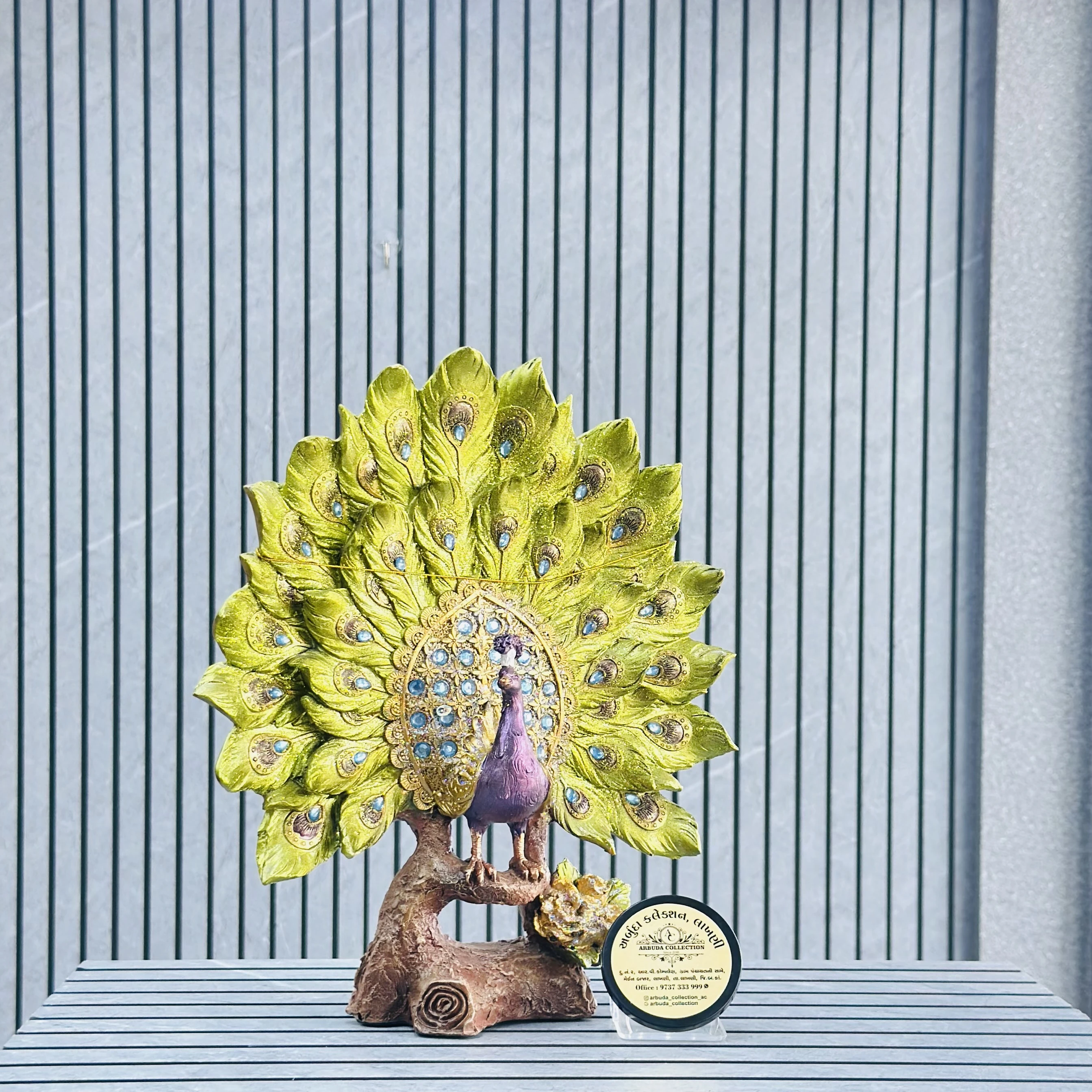 Peacock pride showpiece