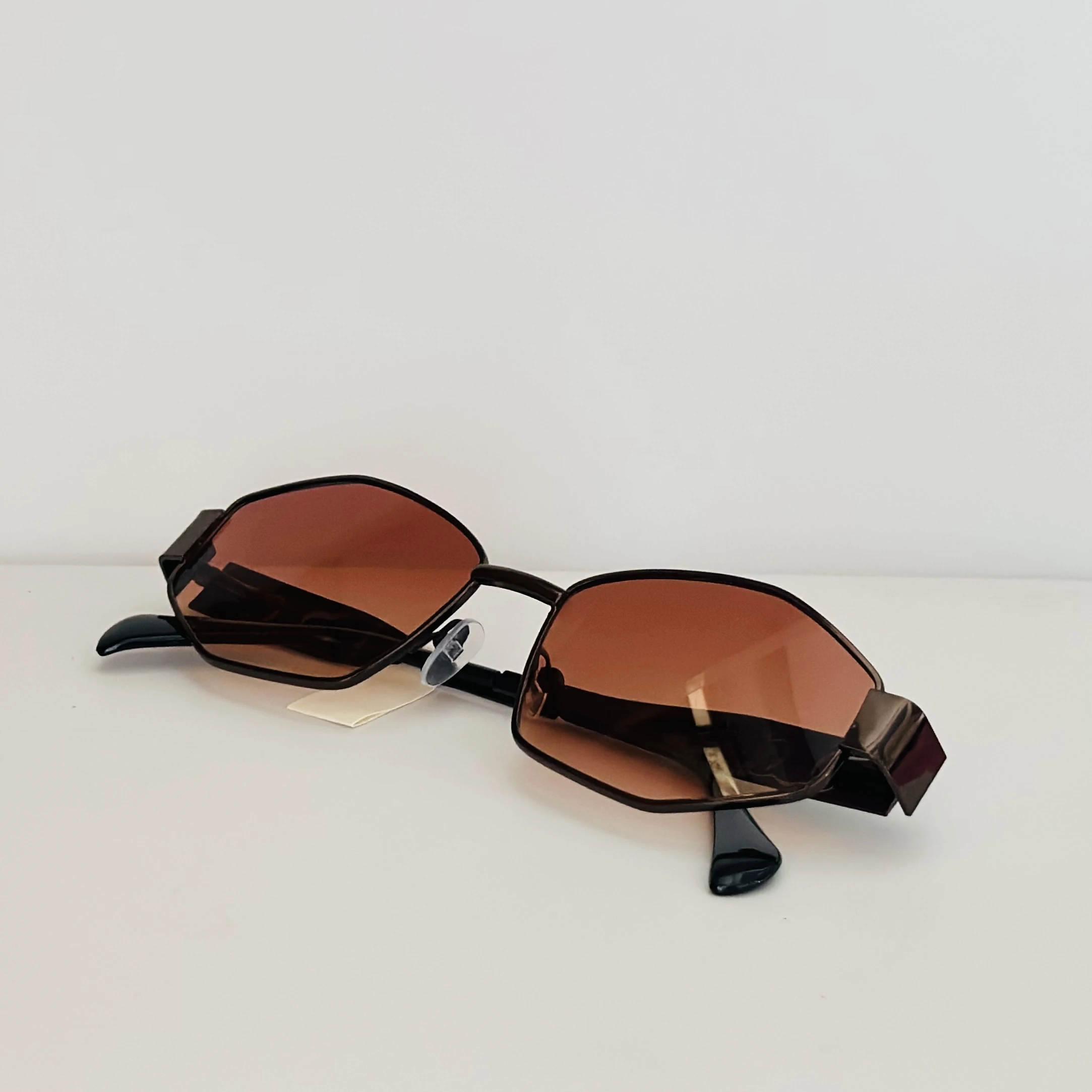Geometric frame sunglasses.