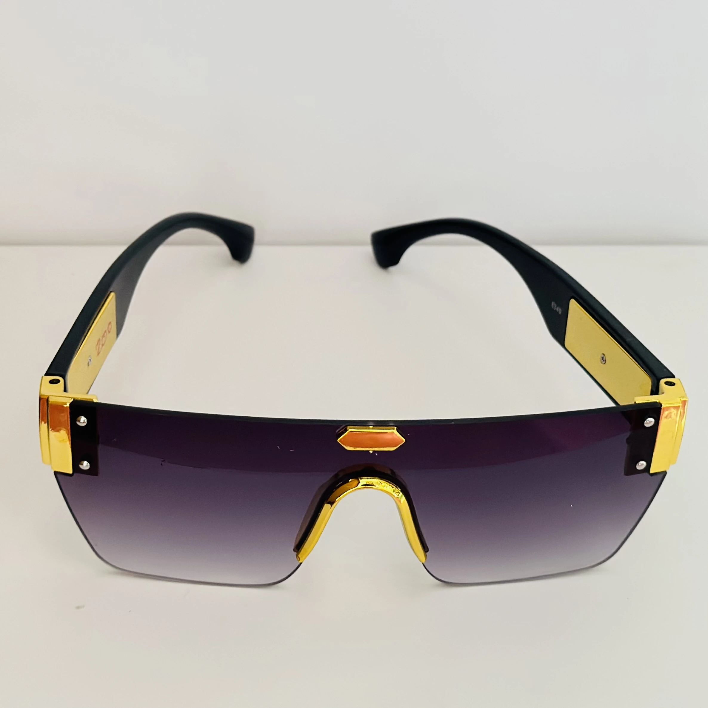 Stylist rimless square sunglasses