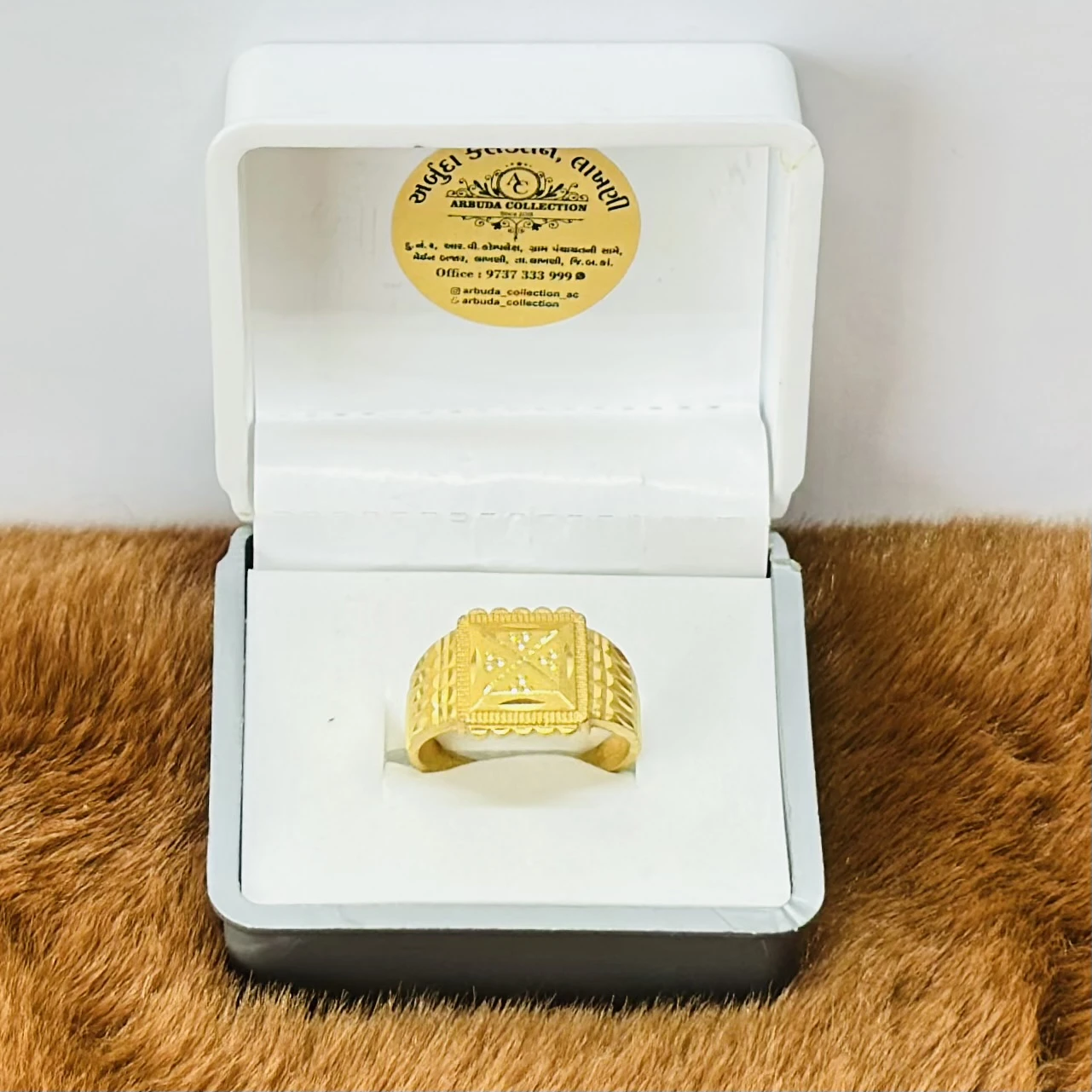 Men’s gold ring