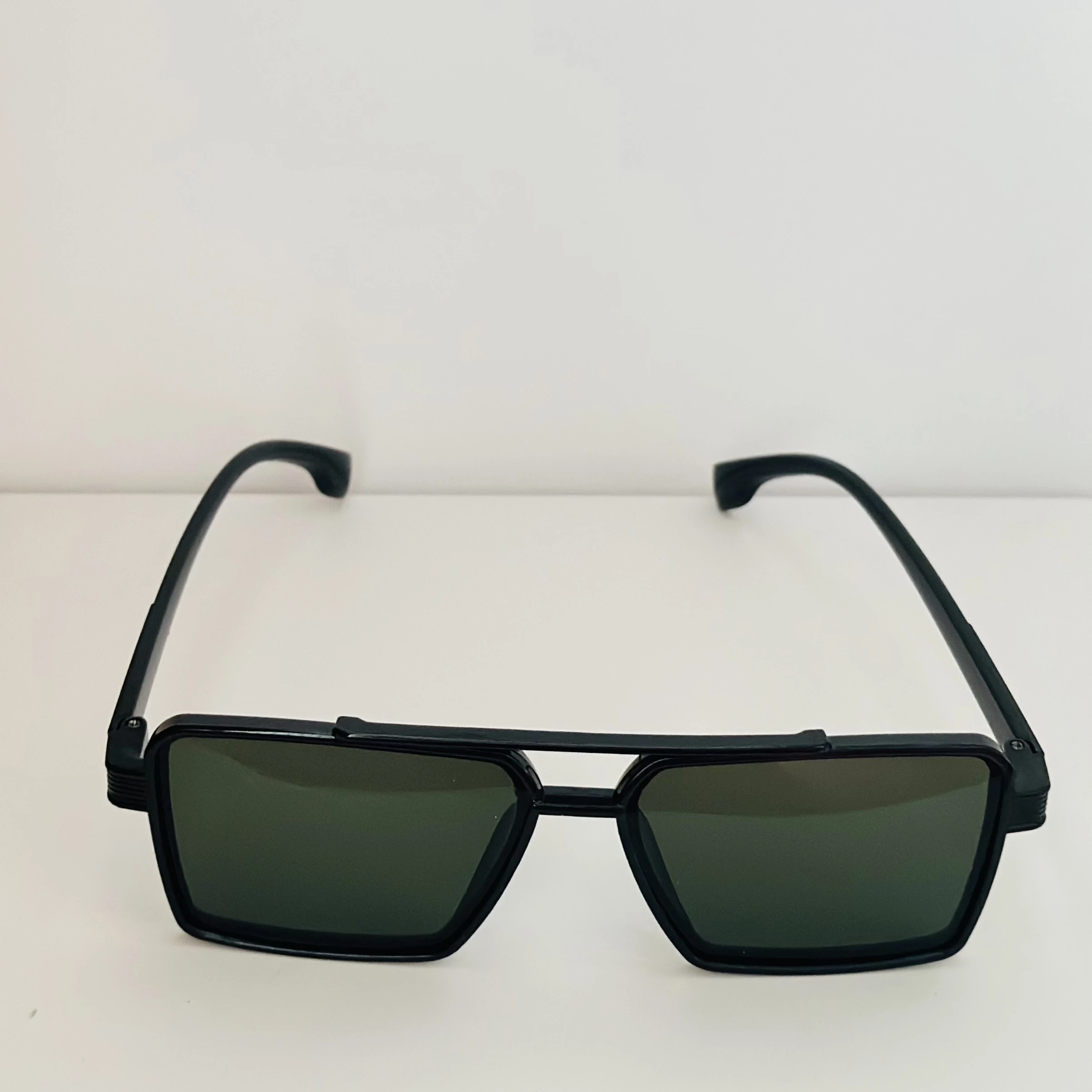 Black square-frame sunglasses