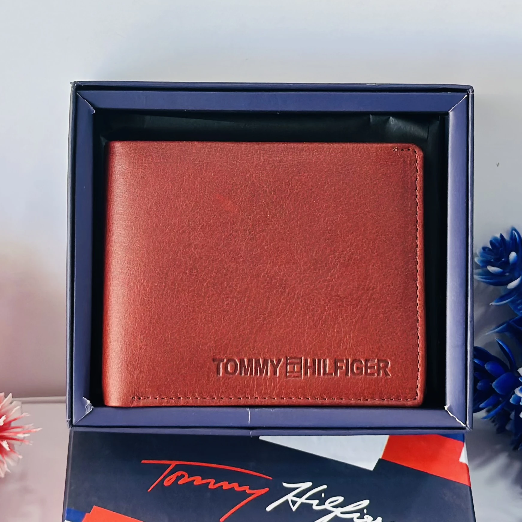 Tommy Hilfiger Men's Slim Leather Bifold Wallet