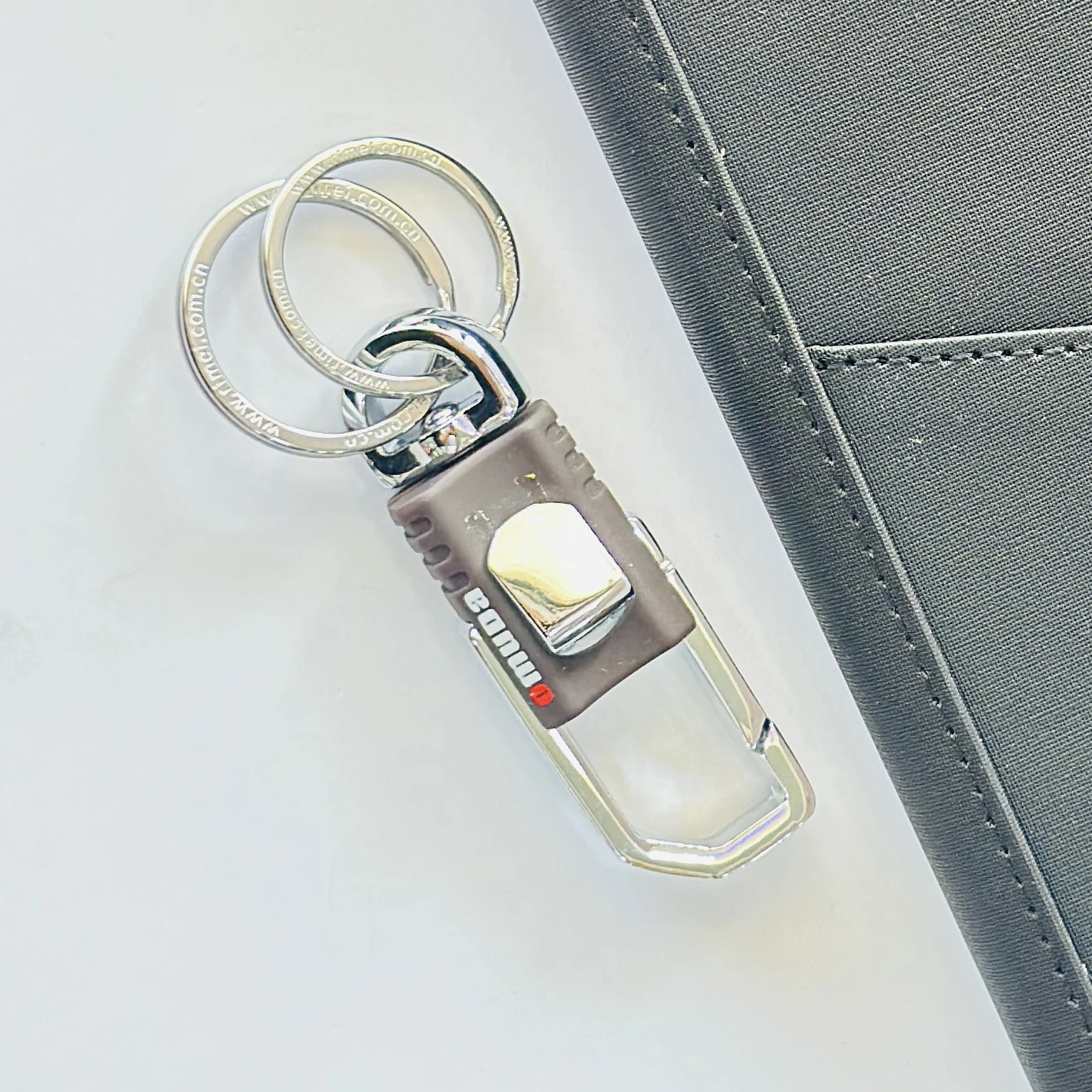 Omuda Metal Keychain