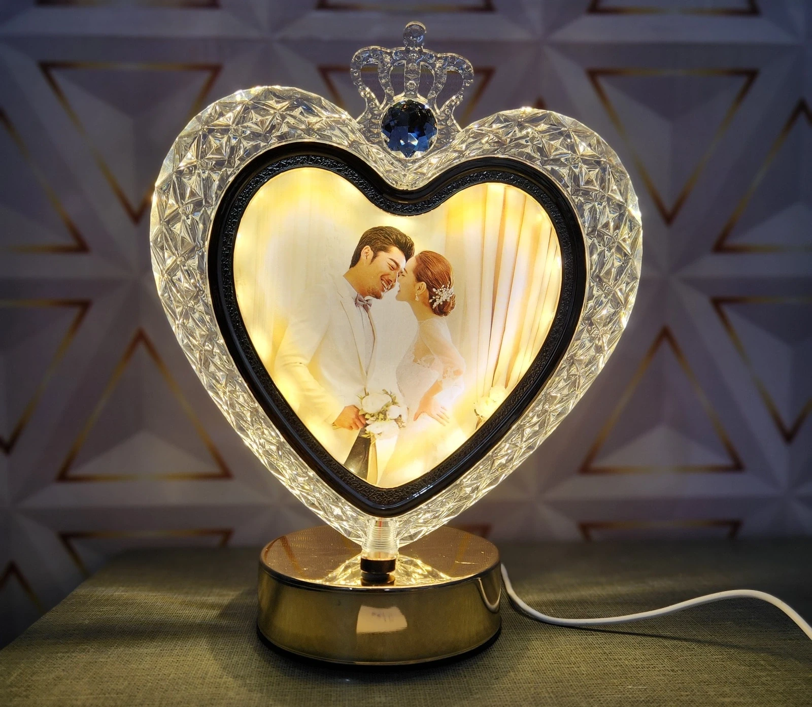 Romantic LED Dome Lamp with Kissing Couple
