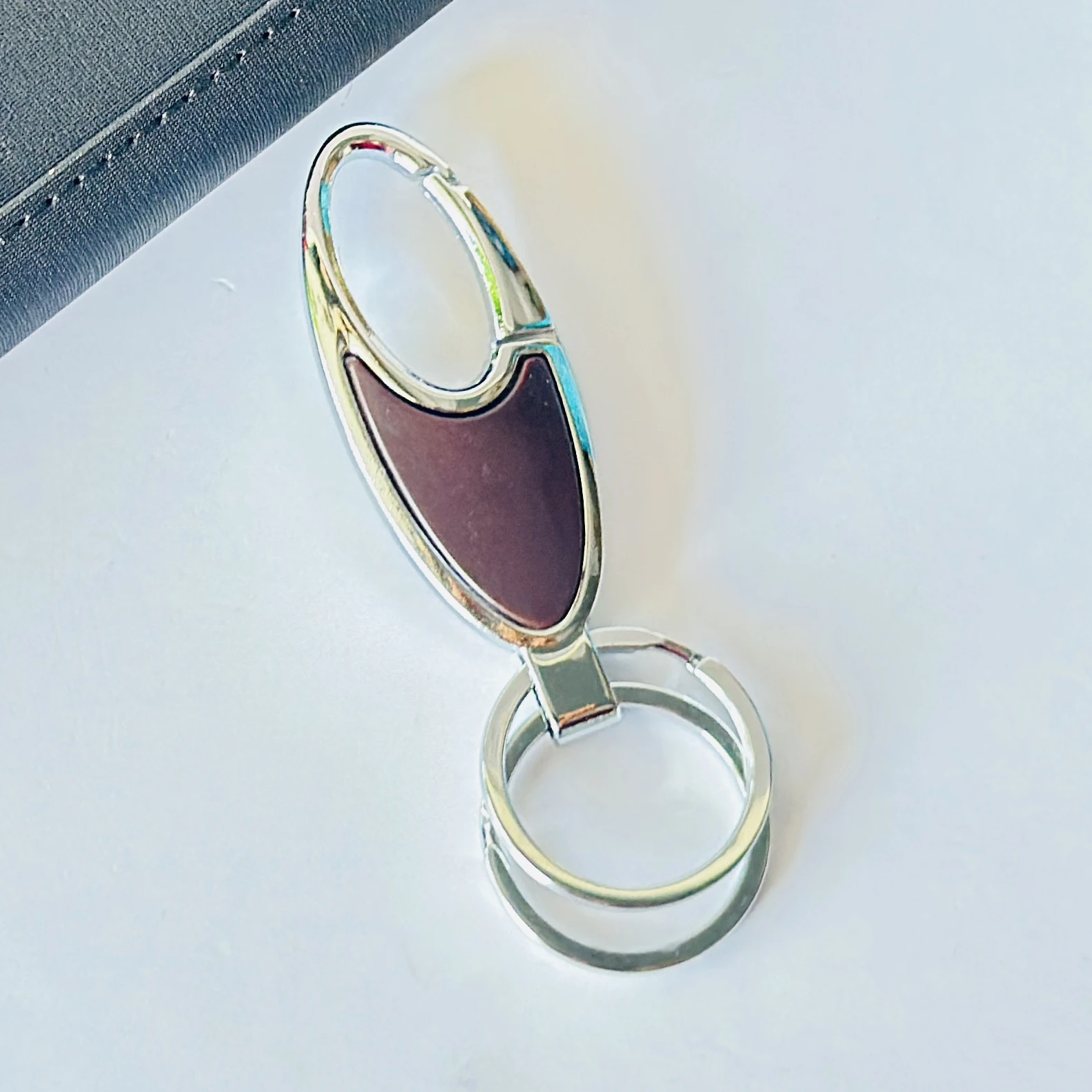 Detachable valet metal carabiner keychain