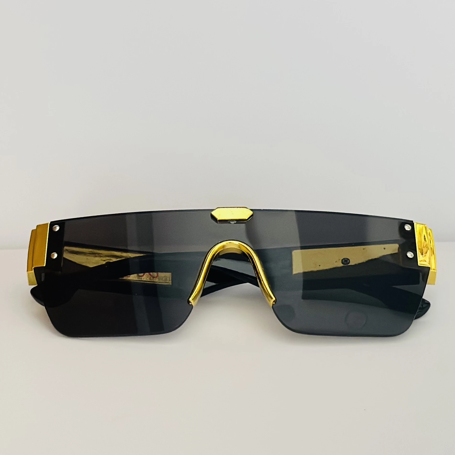 Stylist rimless square sunglasses