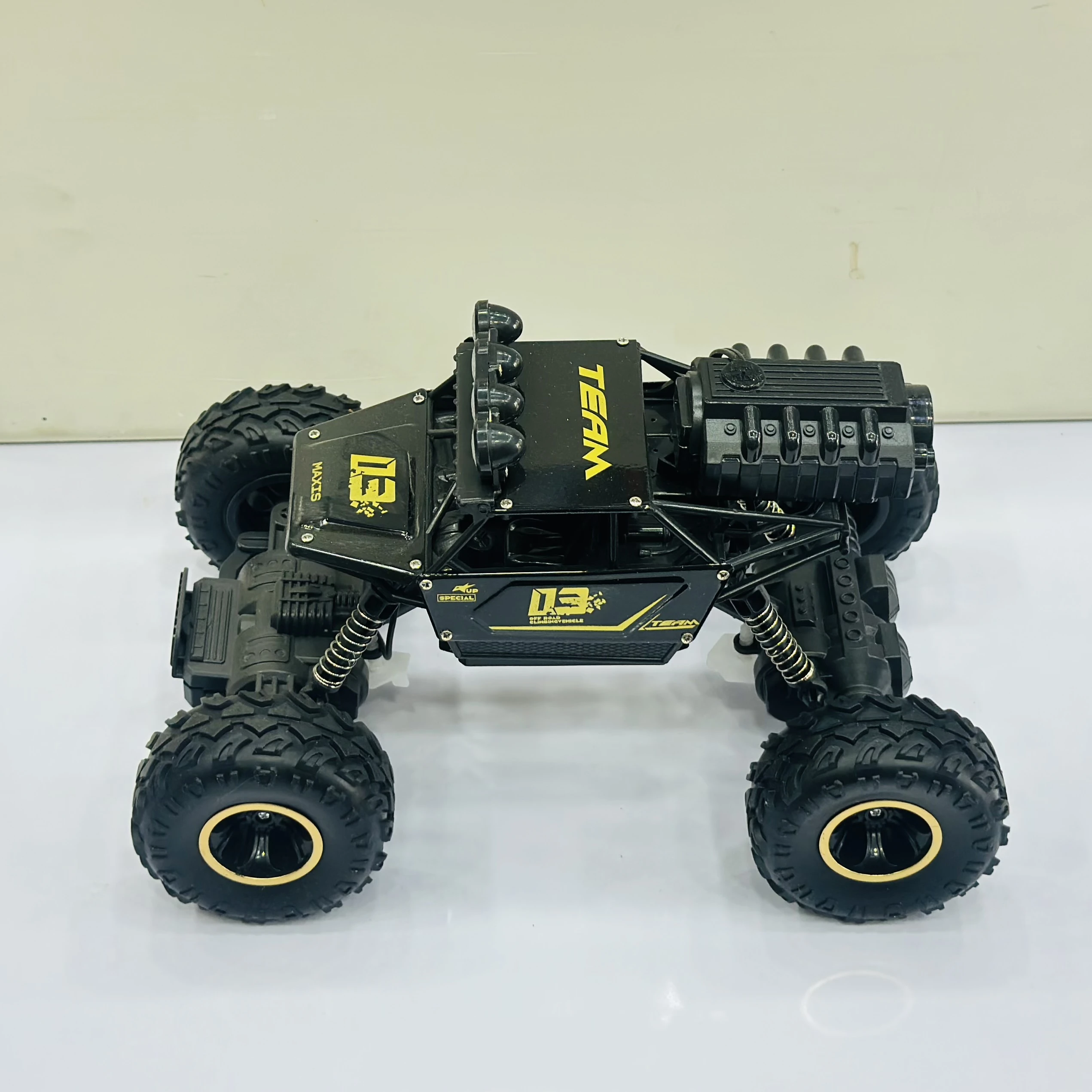 Toybei Rock Crawler Alloy Material 1:16 Scale remote control monster truck.