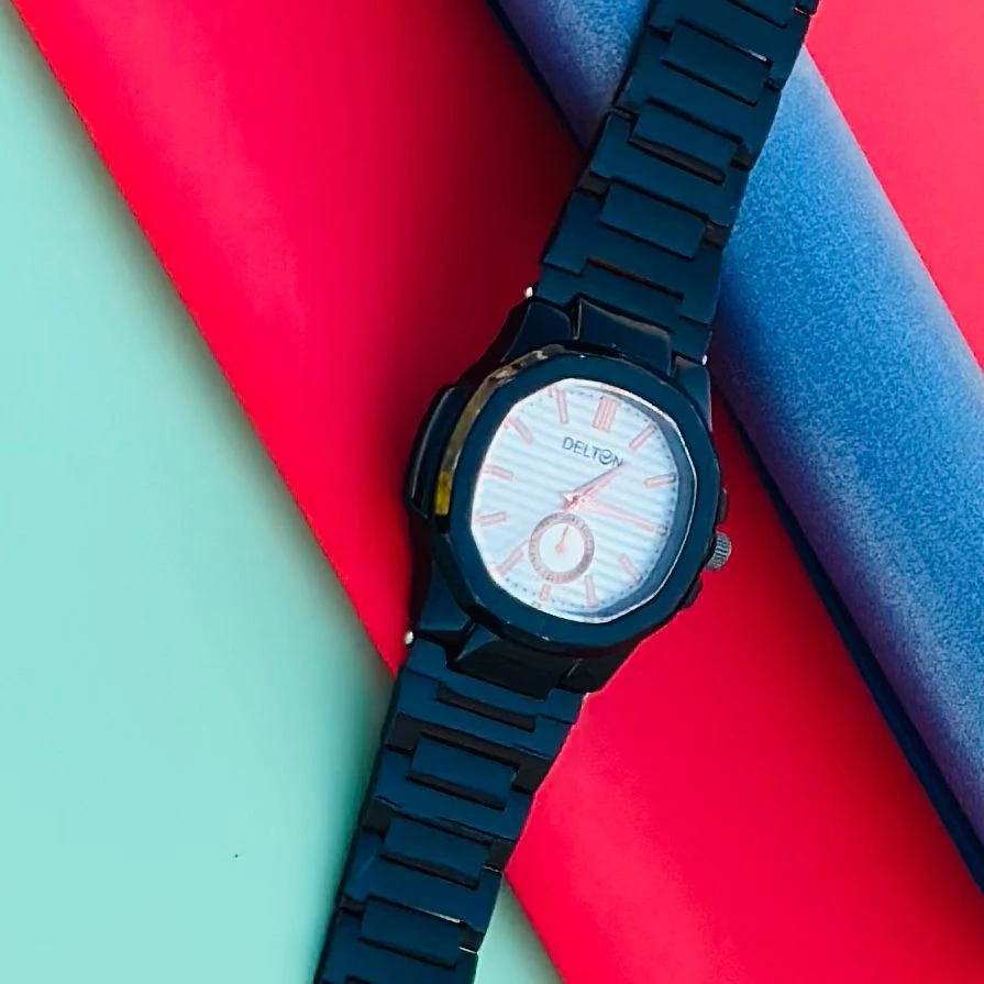 Black analog watch For man’s