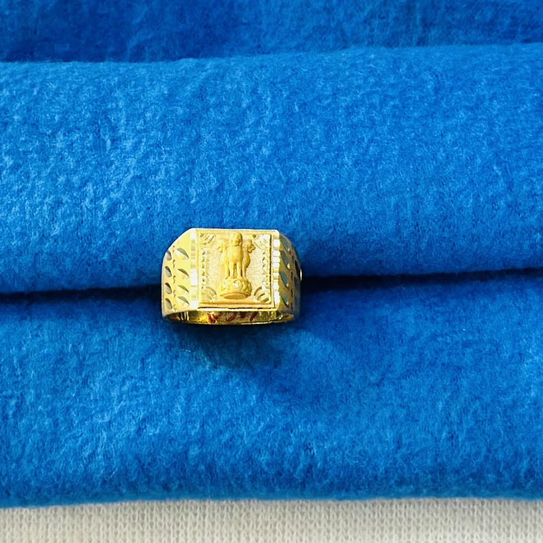 Gold -toned men's diamond cluster ring