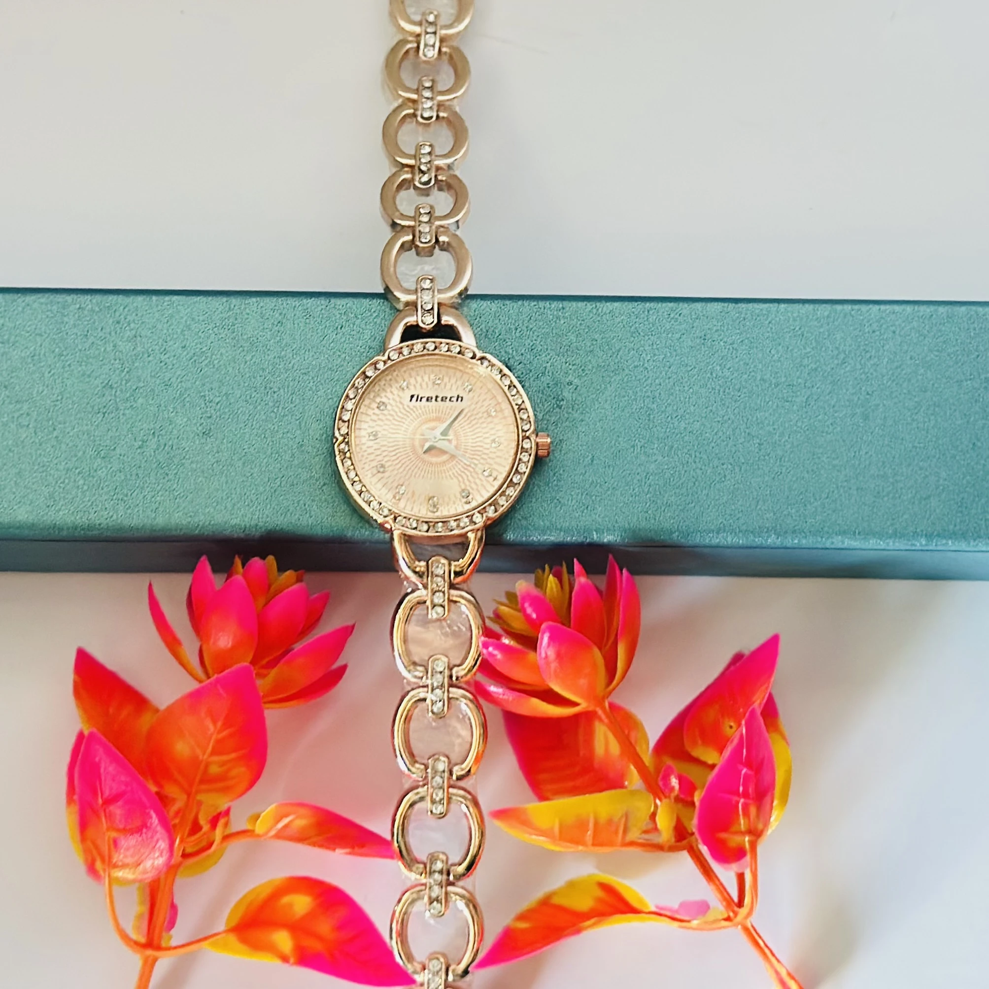 Rose gold-tone alloy bracelet watch