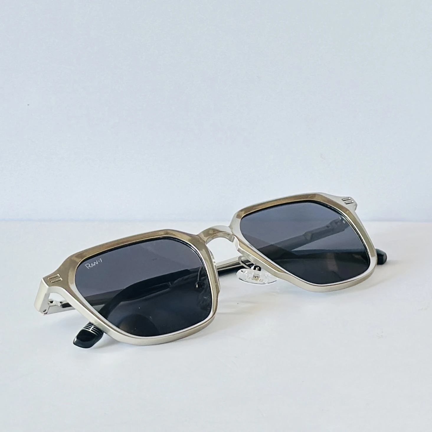 IRUS Men UV Protected Square Sunglasses